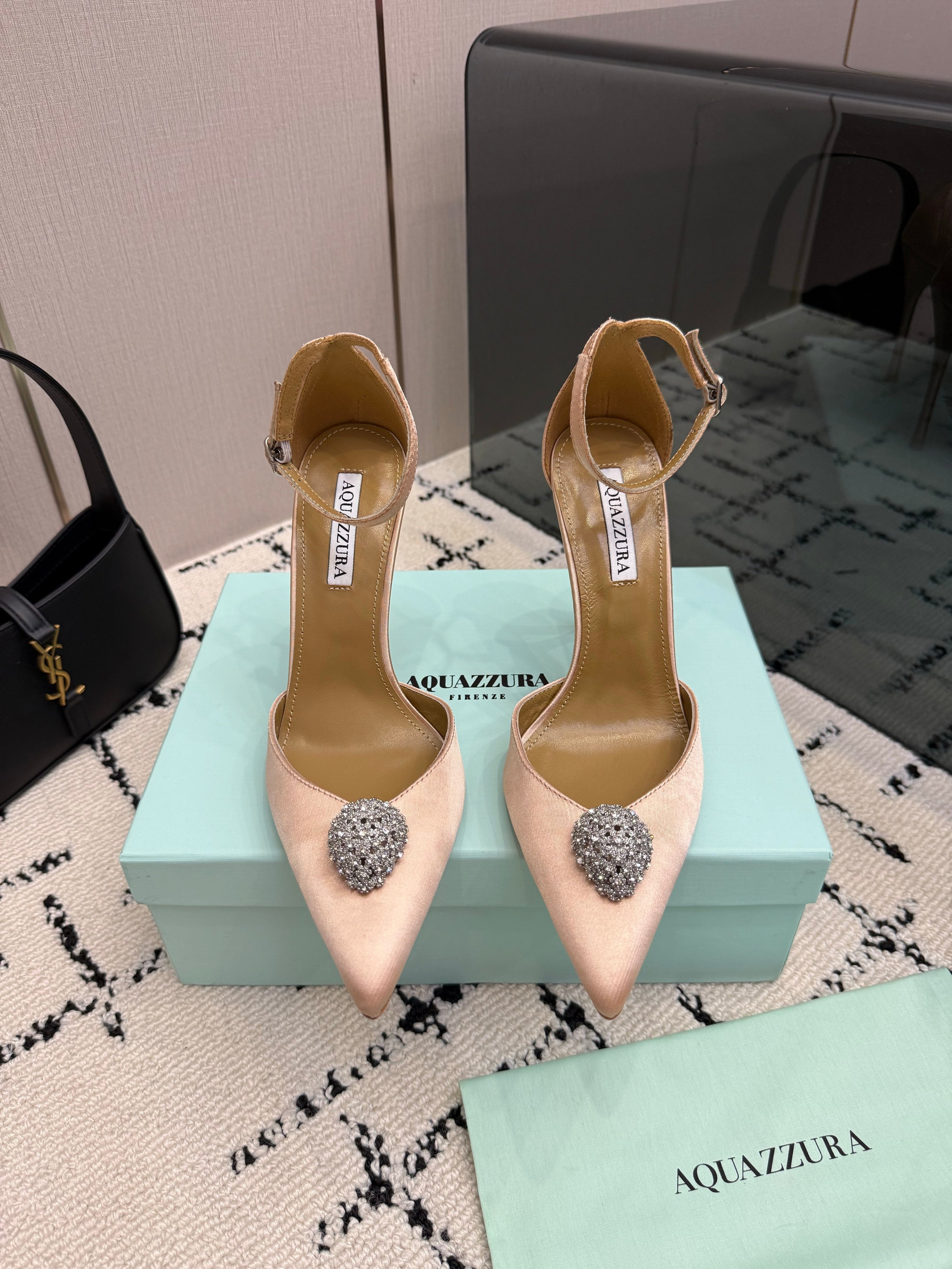 AQUAZZURA 26S POINTED-TOE PUMPS 105 MM IN BEIGE SATIN