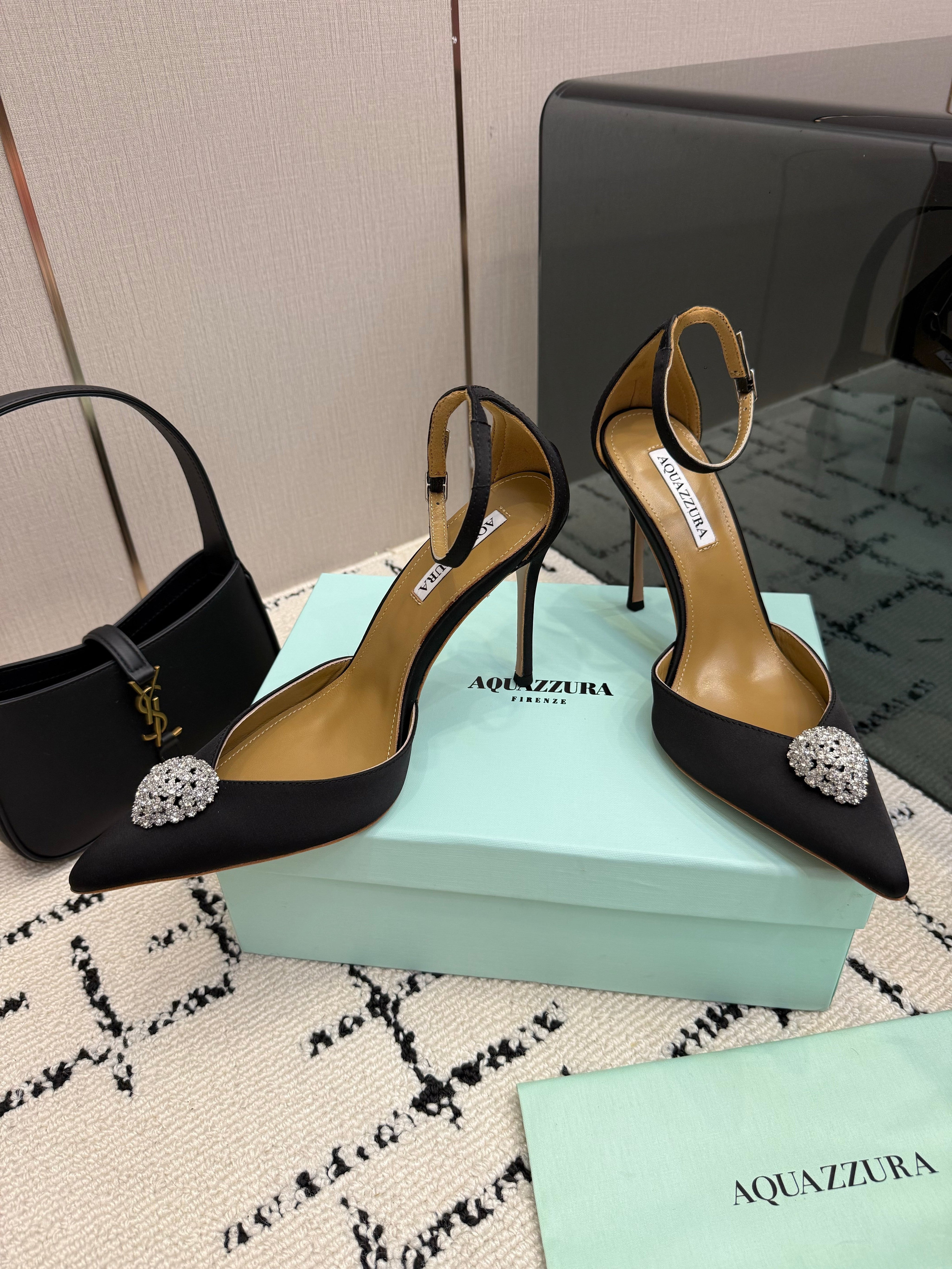 AQUAZZURA 26S POINTED-TOE PUMPS 105 MM IN BLACK SATIN