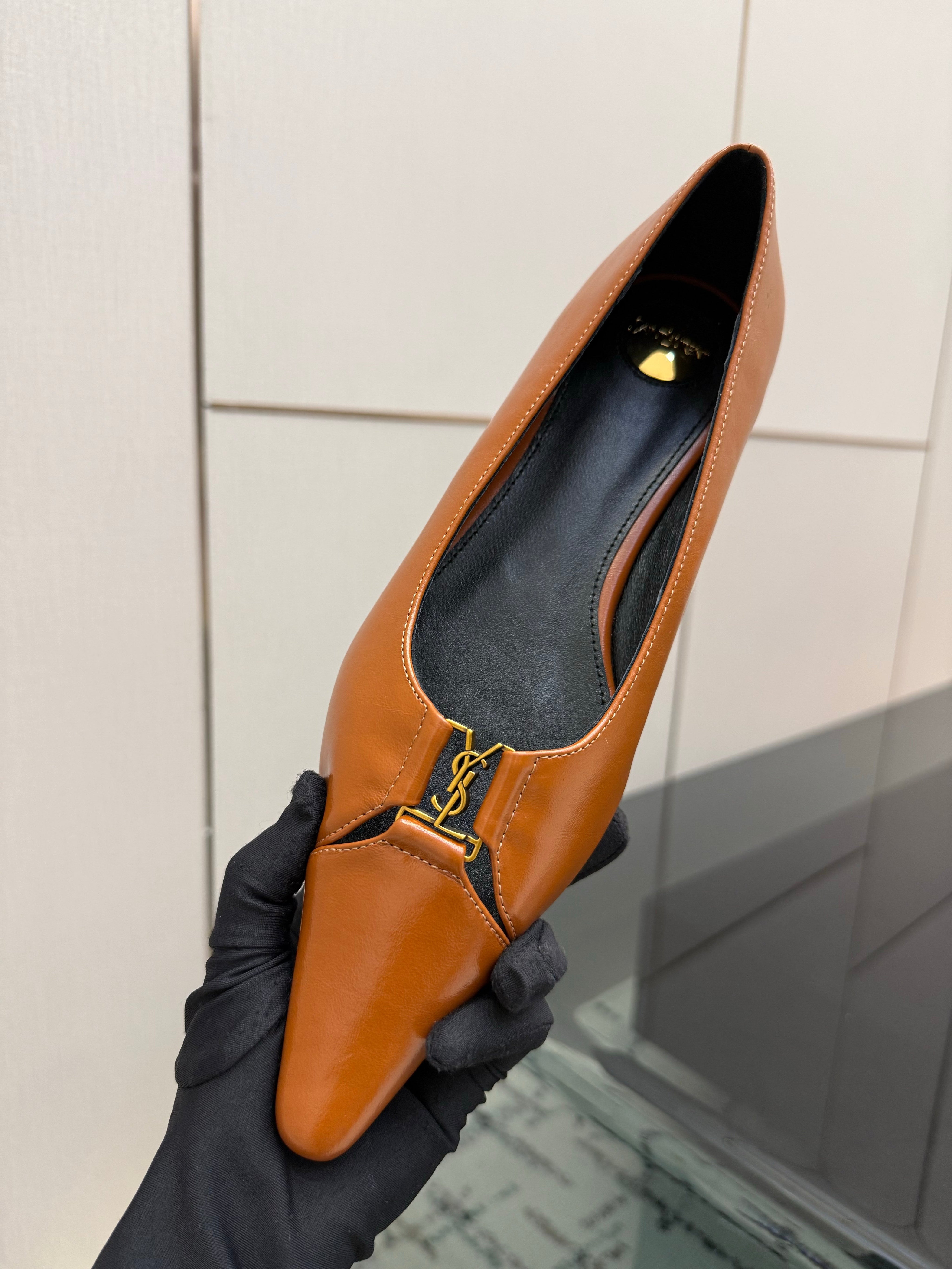 YSL 26S POINTED TOE FLATS IN ORANGE CALFSKIN PATENT WITH YSL LOGO HARDWARE