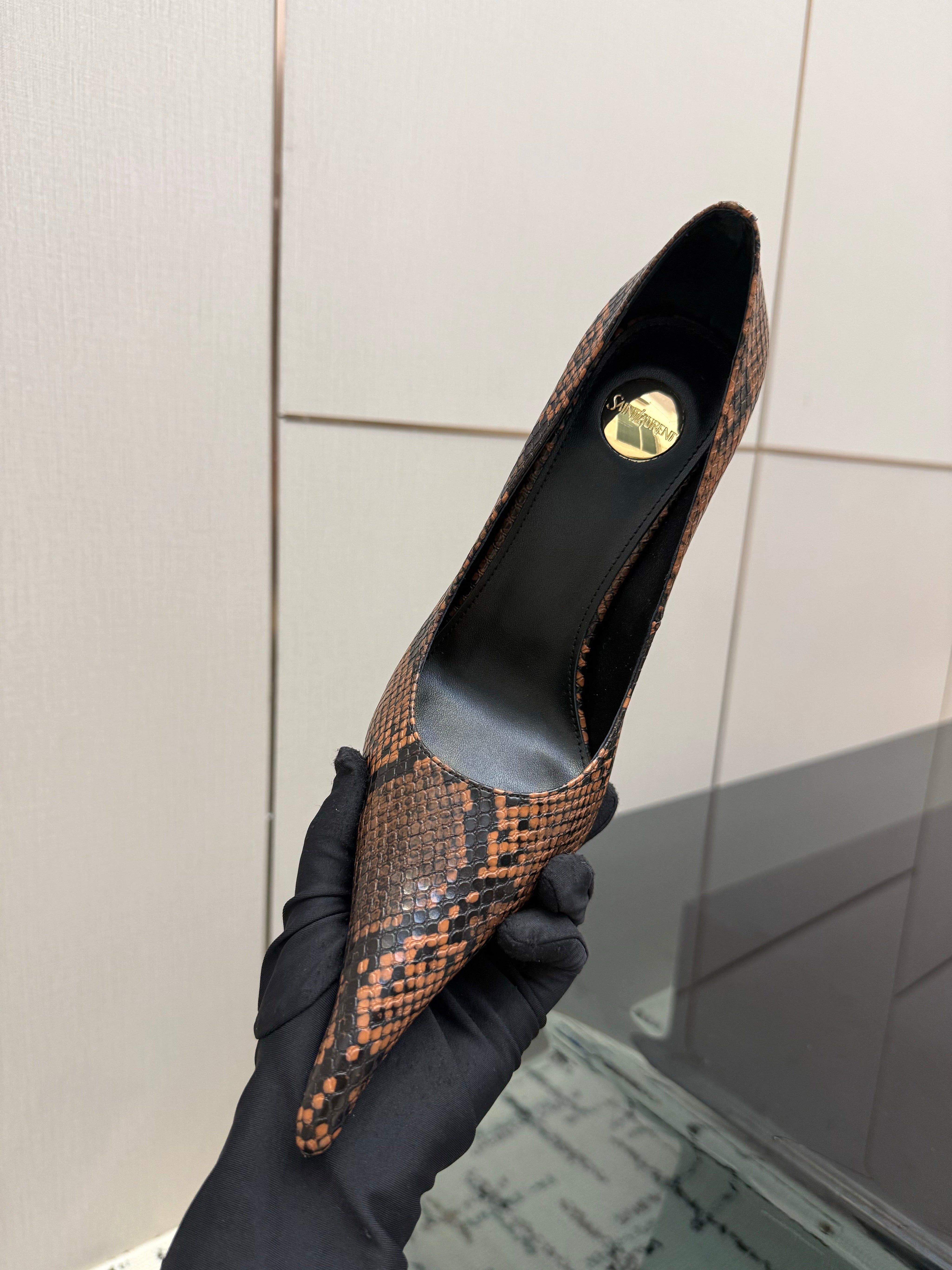 YSL 26S POINTED TOE HIGH HEEL PUMPS 100 MM IN BLACK AND BROWN SNAKE EMBOSSED LEATHER