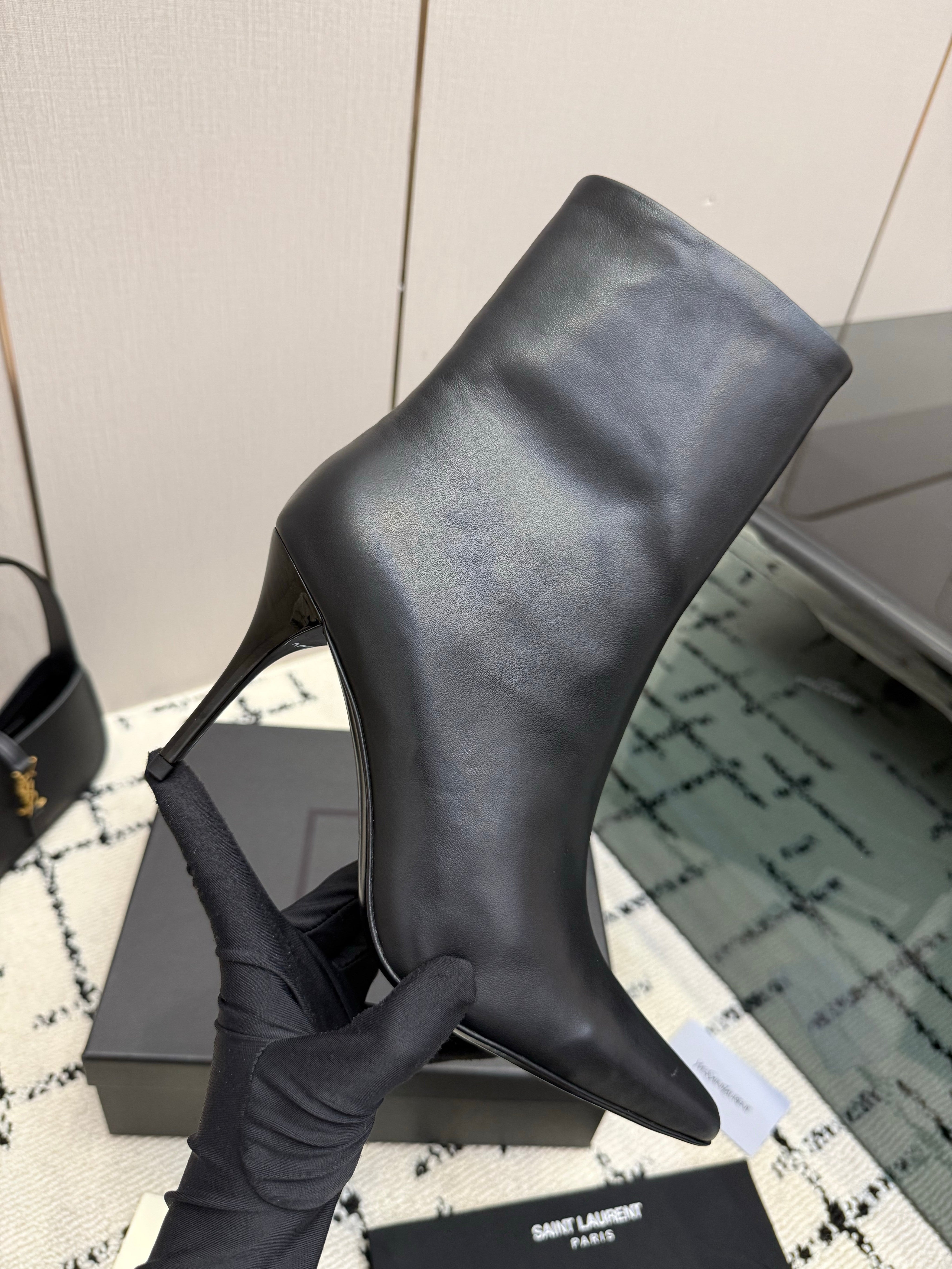 YSL 26S ANKLE BOOTS 100 MM IN BLACK CALFSKIN