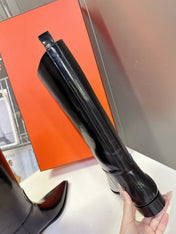 HM 25S POINTED-TOE KNEE-HIGH BOOTS IN BLACK GLOSSY LAMBSKIN