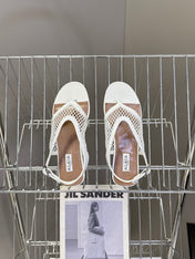 ALAIA 26S FLAT MESH THONG SANDALS IN WHITE PATENT CALFSKIN
