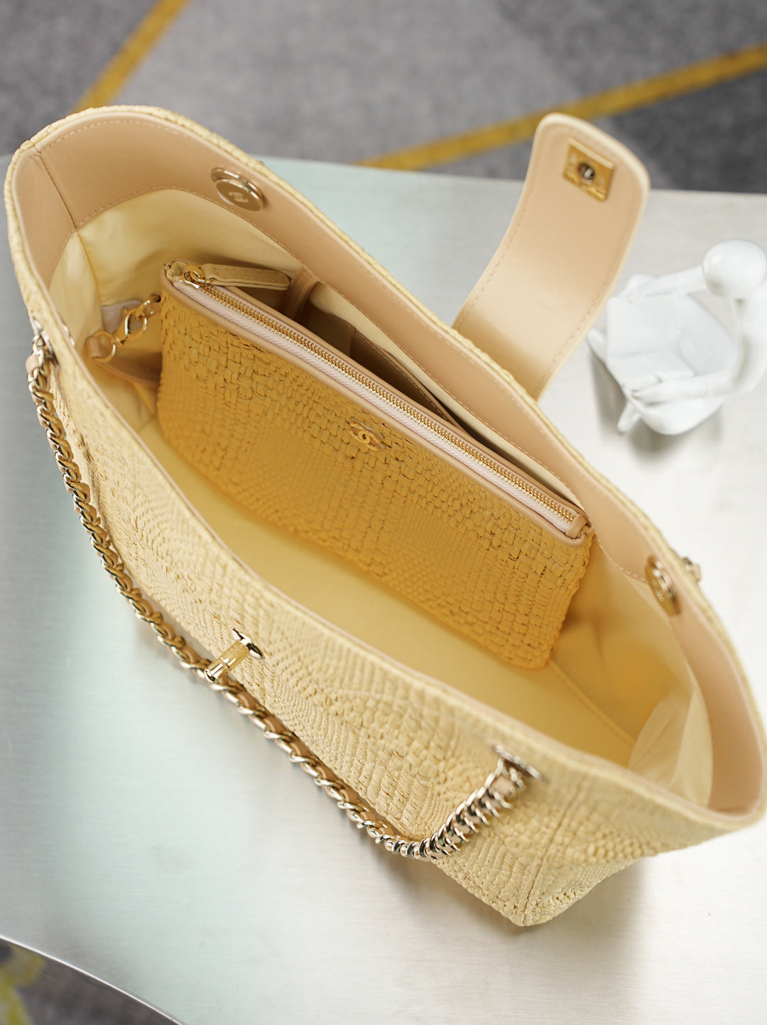 CHANEL 25S SHOULDER BAG 32 IN NATURAL RAFFIA AND CALFSKIN GOLD HARDWARE