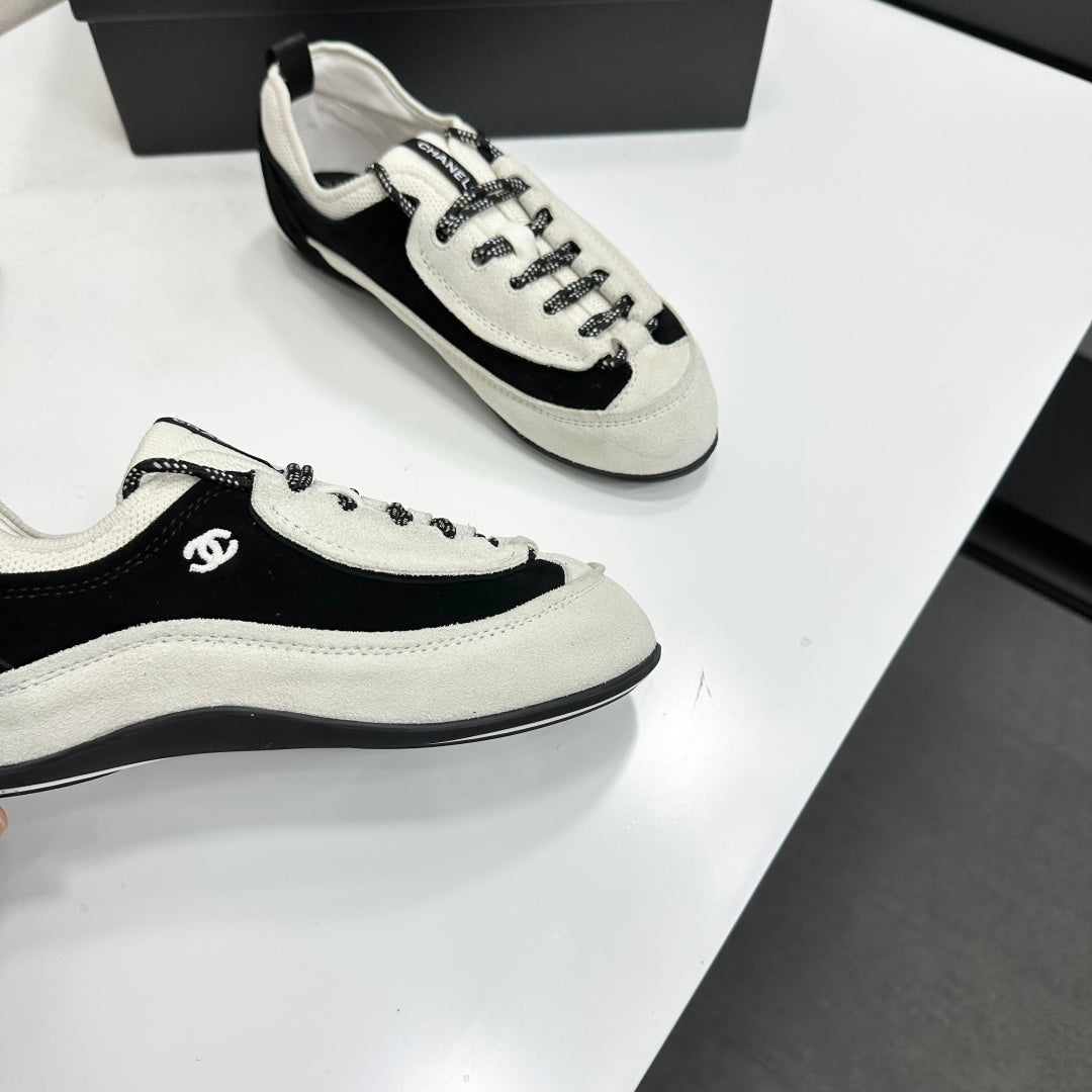 CHANEL SNEAKERS METIERS D-ART 26S IN BLACK AND WHITE SUEDE