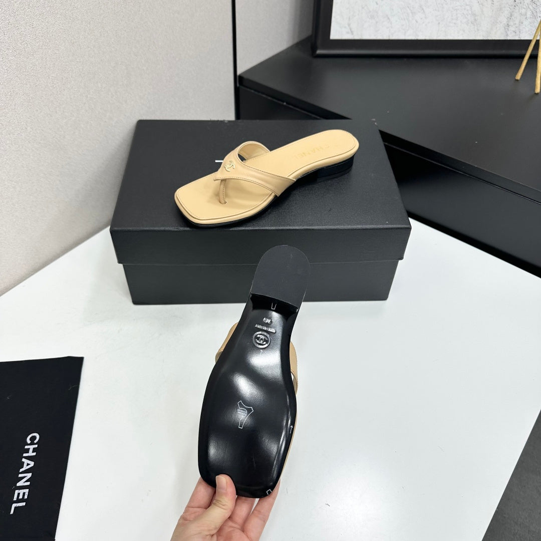 CHANEL 26S THONG SANDALS IN BEIGE LAMBSKIN