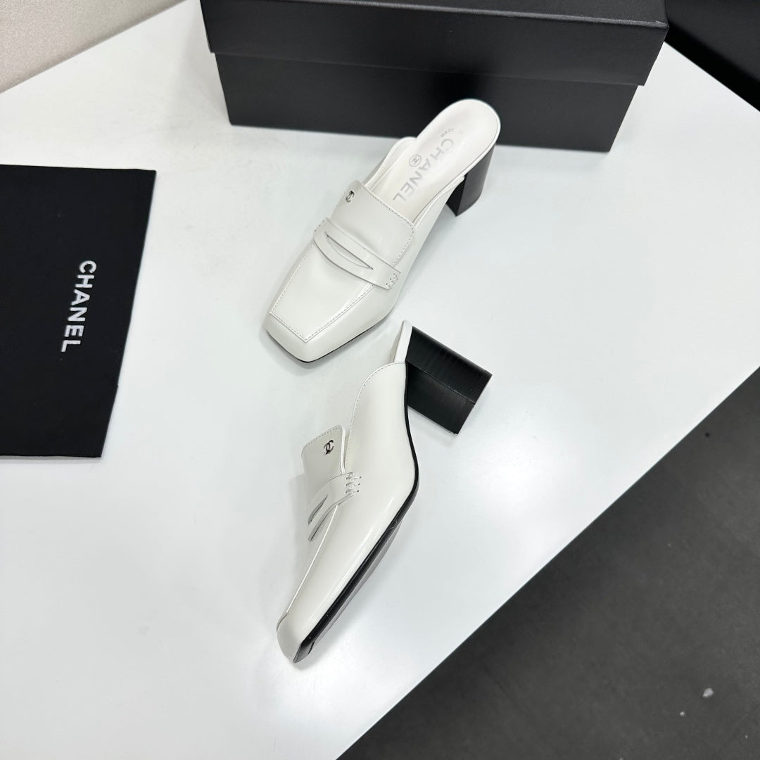 CHANEL 26S MULE PUMPS IN WHITE PATENT CALFSKIN