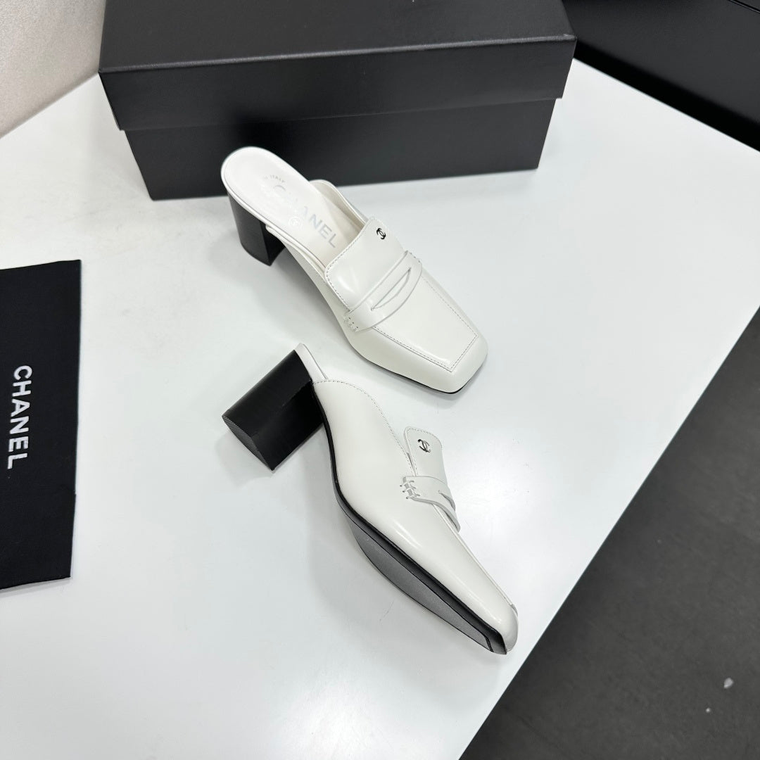 CHANEL 26S MULE PUMPS IN WHITE PATENT CALFSKIN