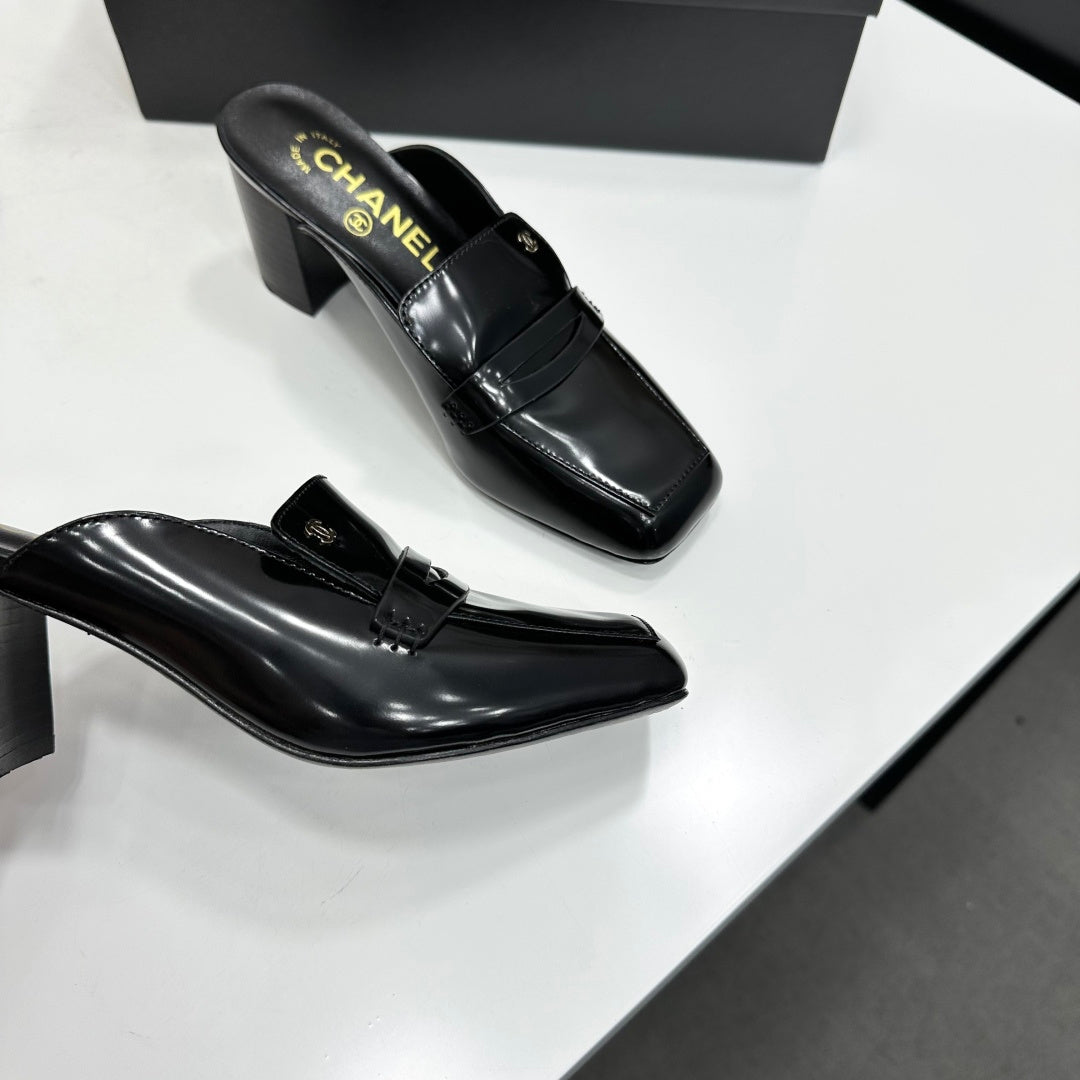 CHANEL 26S MULE PUMPS IN BLACK PATENT CALFSKIN