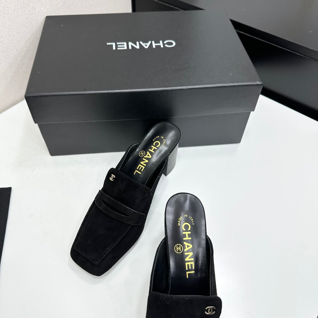 CHANEL 26S MULE PUMPS IN BLACK SUEDE