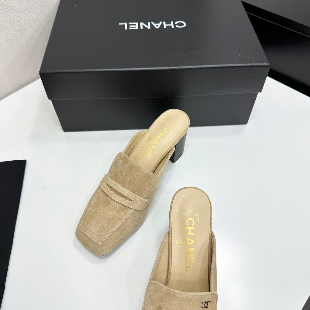 CHANEL 26S MULE PUMPS IN BEIGE SUEDE