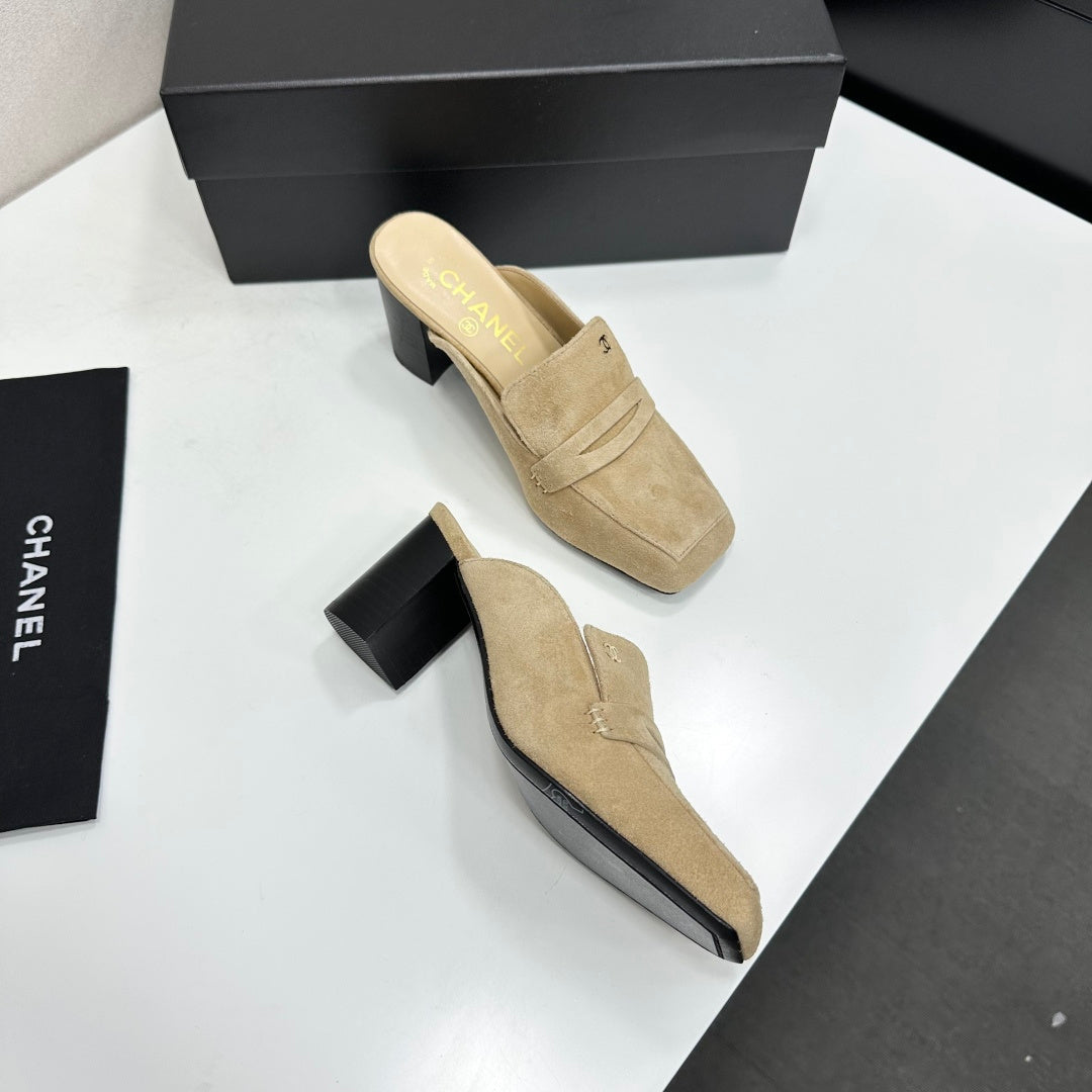 CHANEL 26S MULE PUMPS IN BEIGE SUEDE