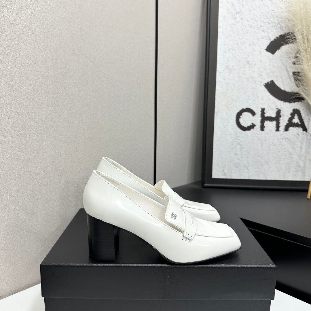 CHANEL 26S LOAFER PUMPS IN WHITE SHINY CALFSKIN