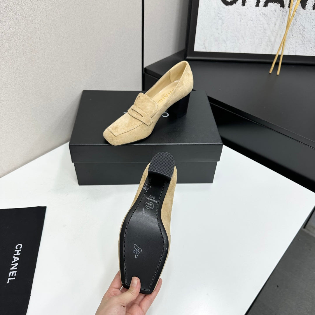 CHANEL 26S LOAFER PUMPS IN BEIGE SUEDE