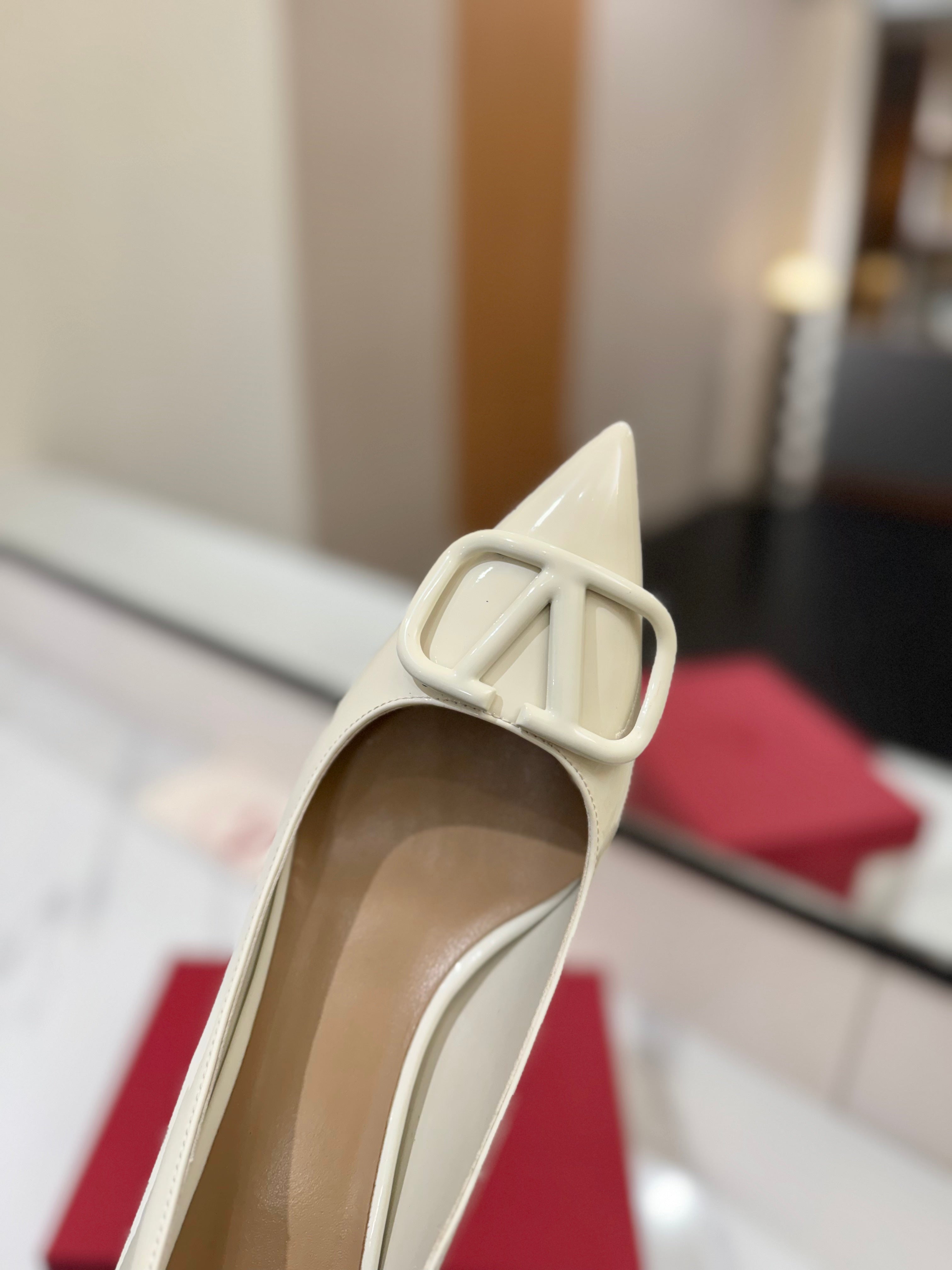 VALENTINO 26S HIGH HEELS 45 MM IN CREAM WHITE PATENT CALFSKIN
