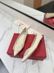 VALENTINO 26S BALLET FLATS IN CREAM WHITE SMOOTH CALFSKIN