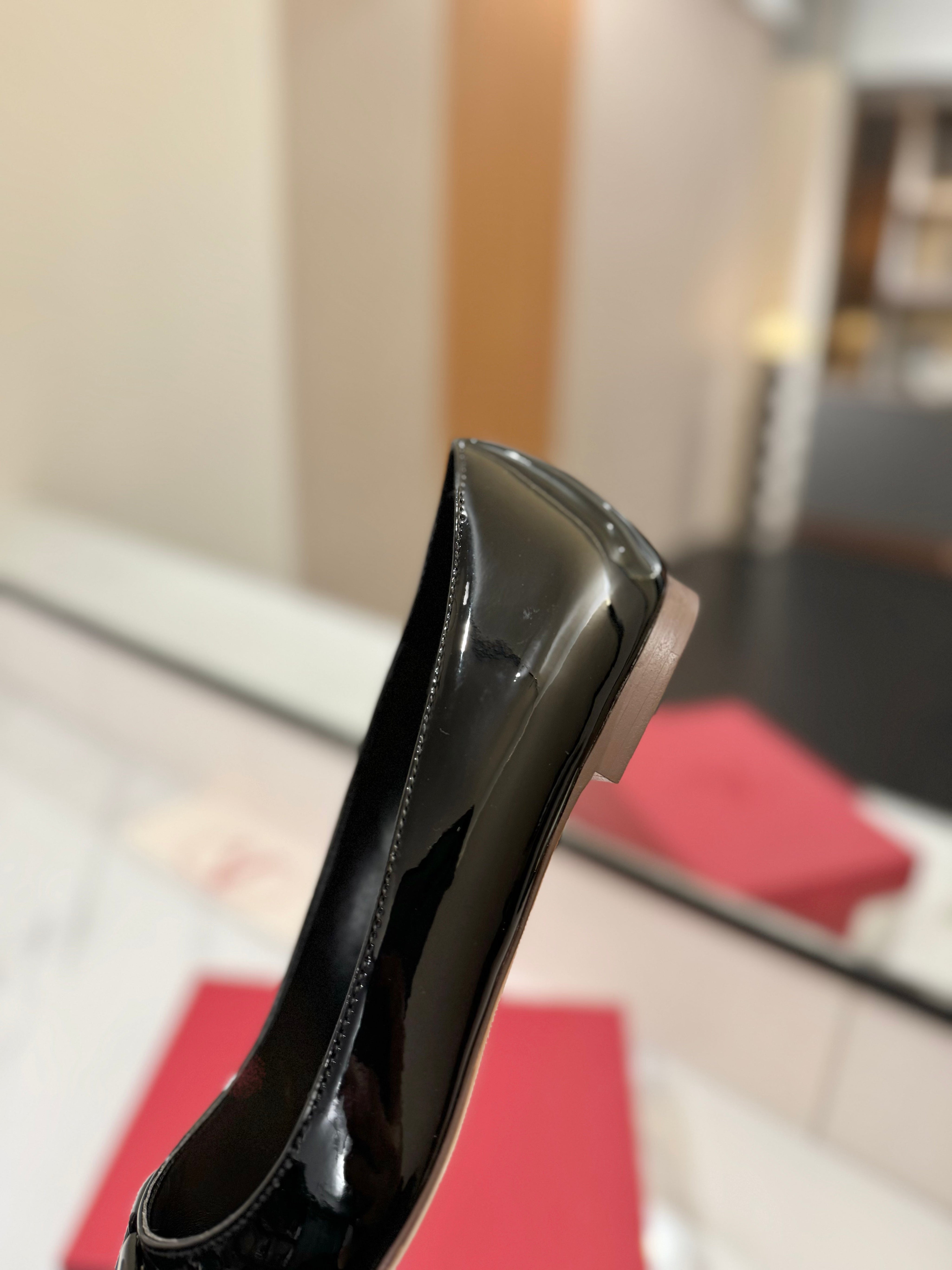 VALENTINO 26S BALLET FLATS IN BLACK PATENT CALFSKIN