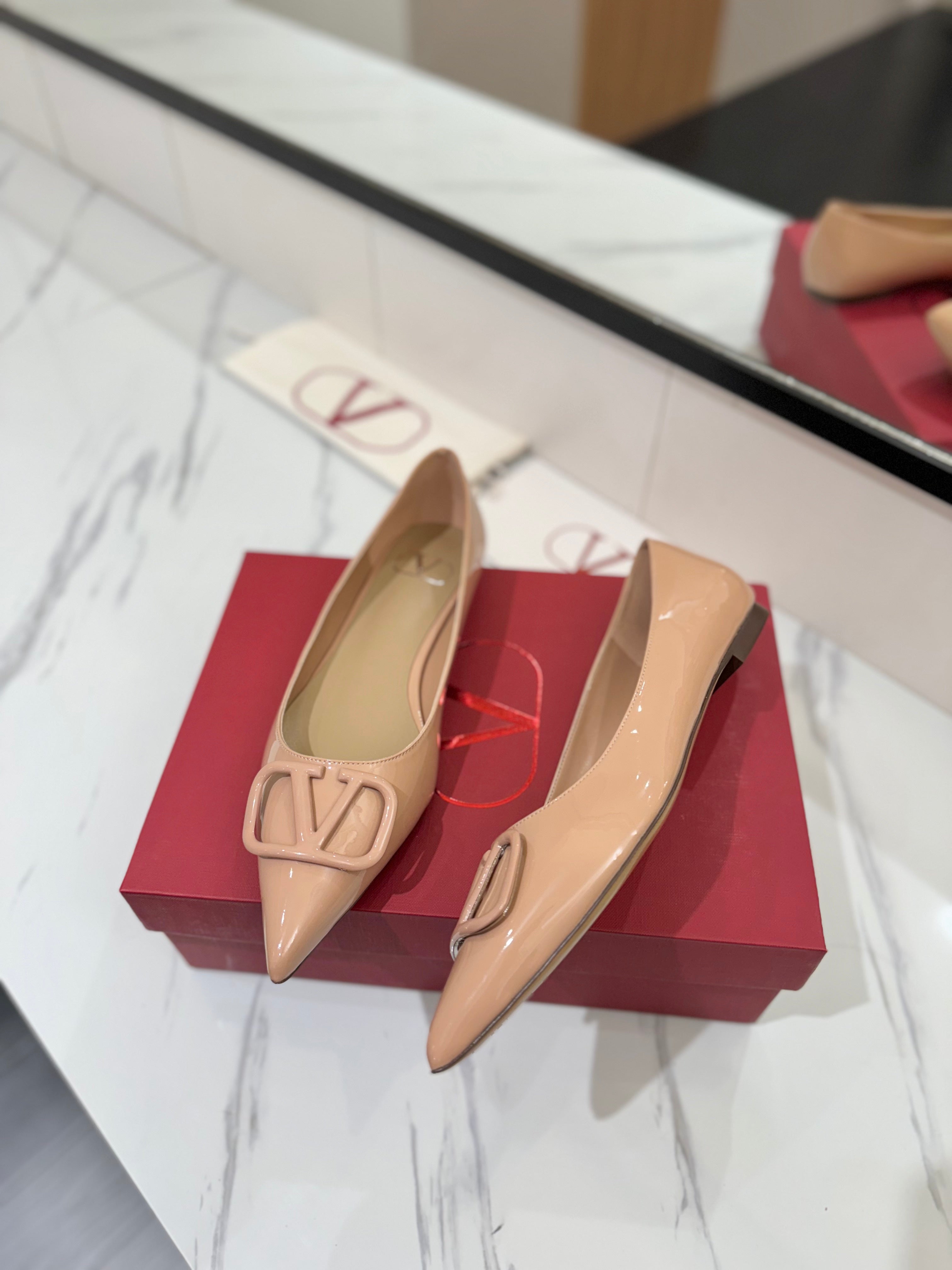 VALENTINO 26S BALLET FLATS IN NUDE PATENT CALFSKIN