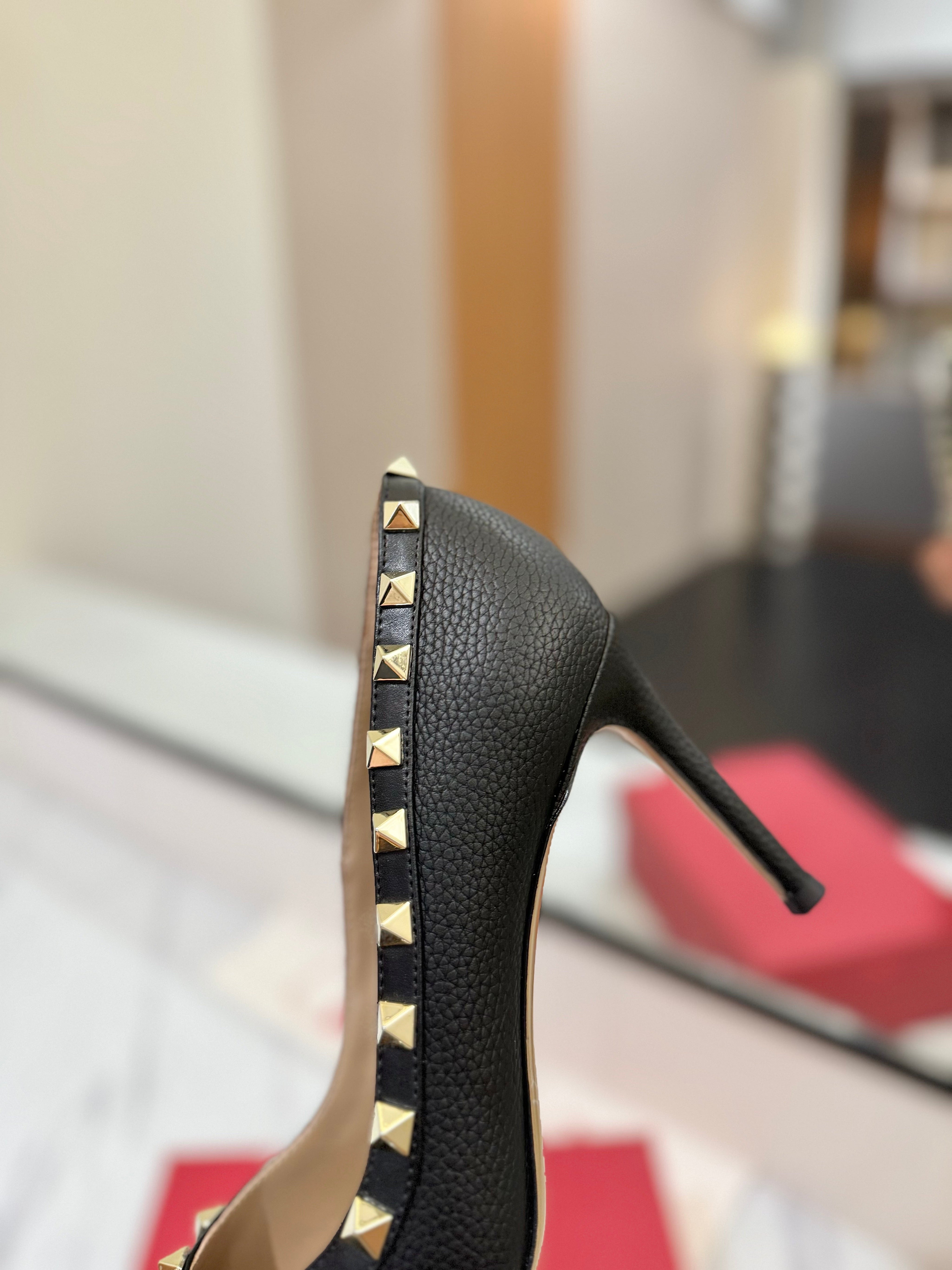 VALENTINO 26S STUDDED HIGH HEELS 90 MM IN BLACK CALFSKIN