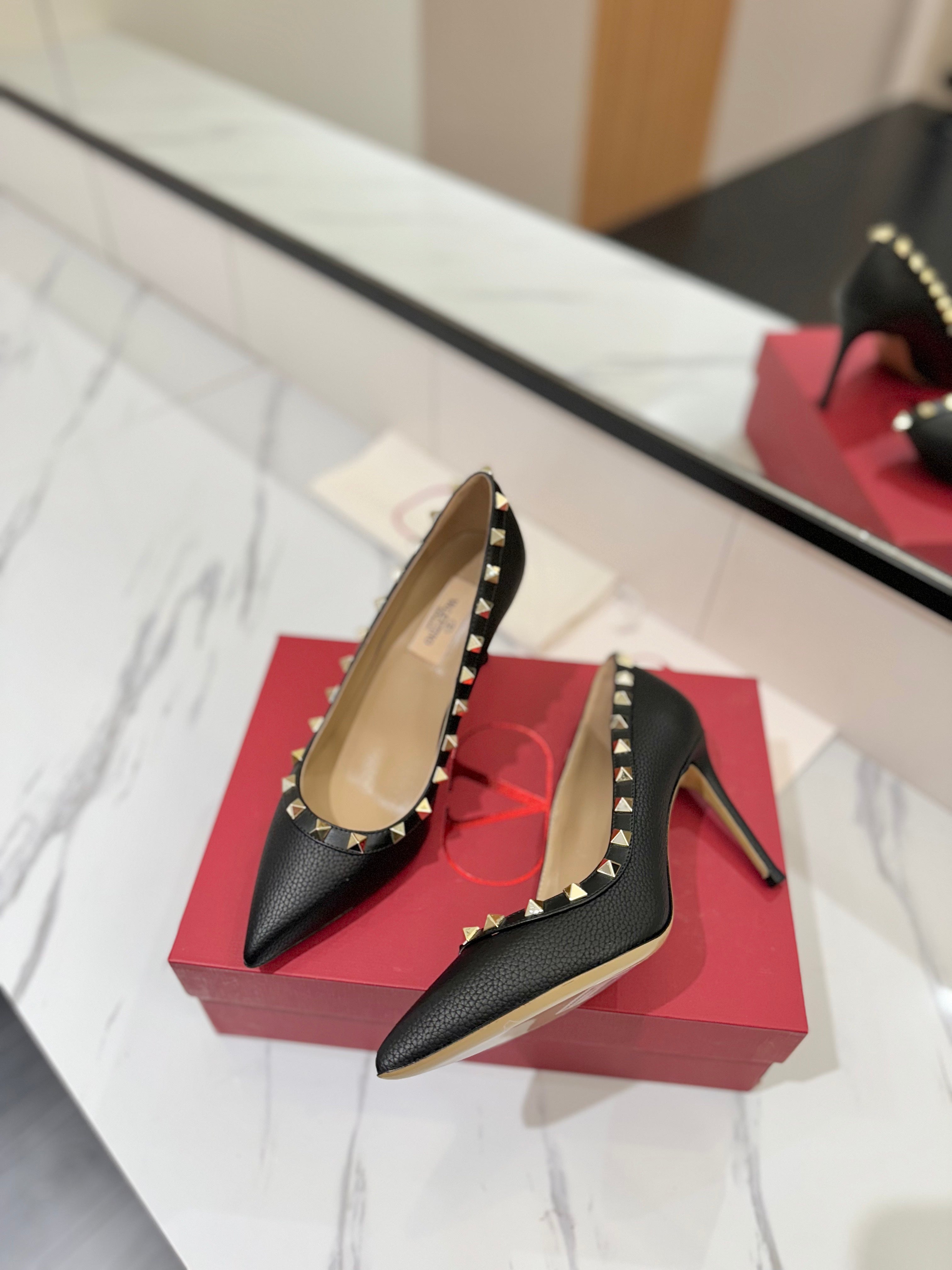 VALENTINO 26S STUDDED HIGH HEELS 90 MM IN BLACK CALFSKIN