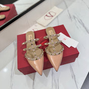 VALENTINO 26S STUDDED FLAT MULES IN BEIGE PINK PATENT CALFSKIN