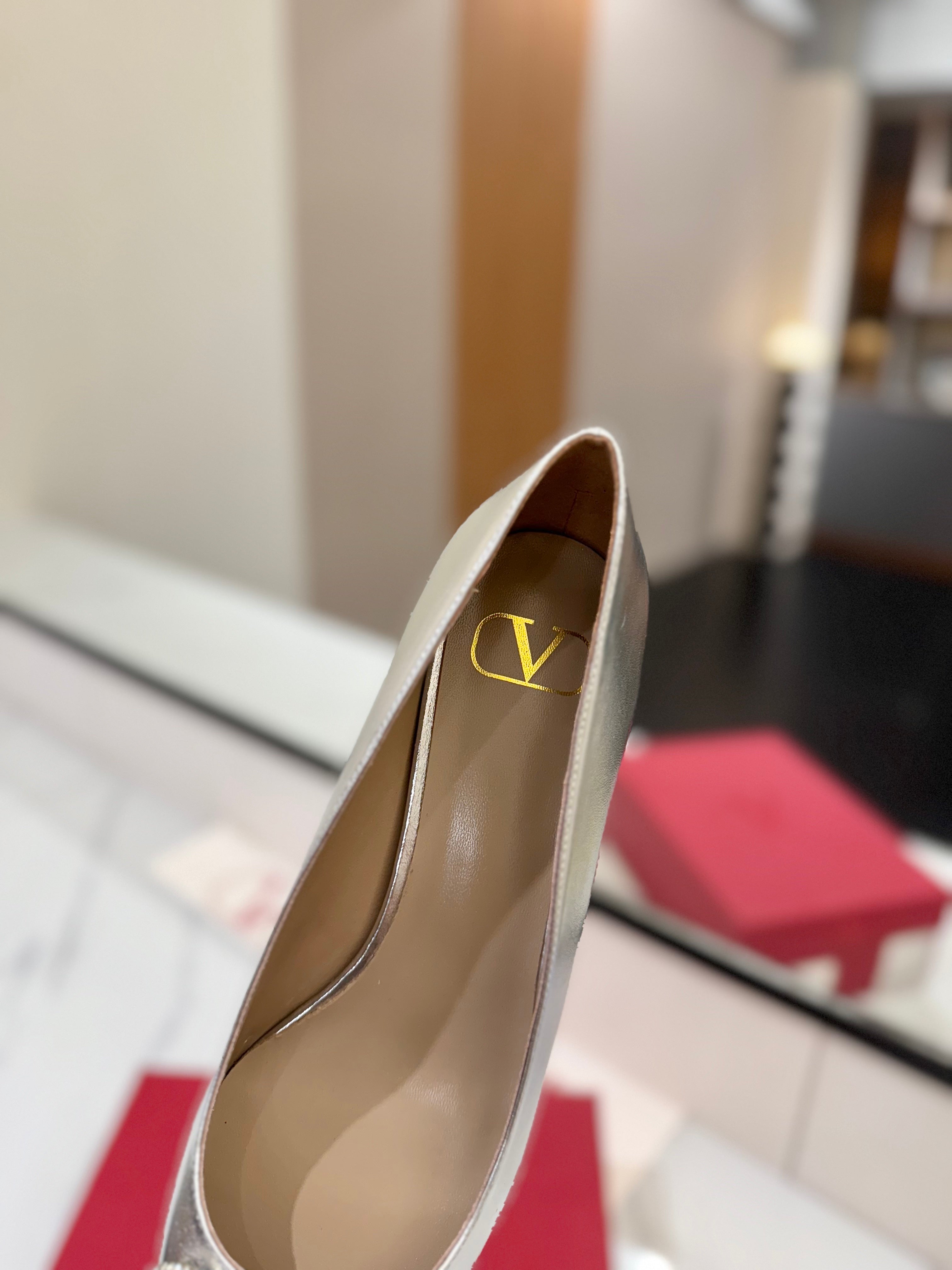 VALENTINO 26S HIGH HEELS 45 MM IN METALLIC SILVER CALFSKIN WITH VLOGO CRYSTAL