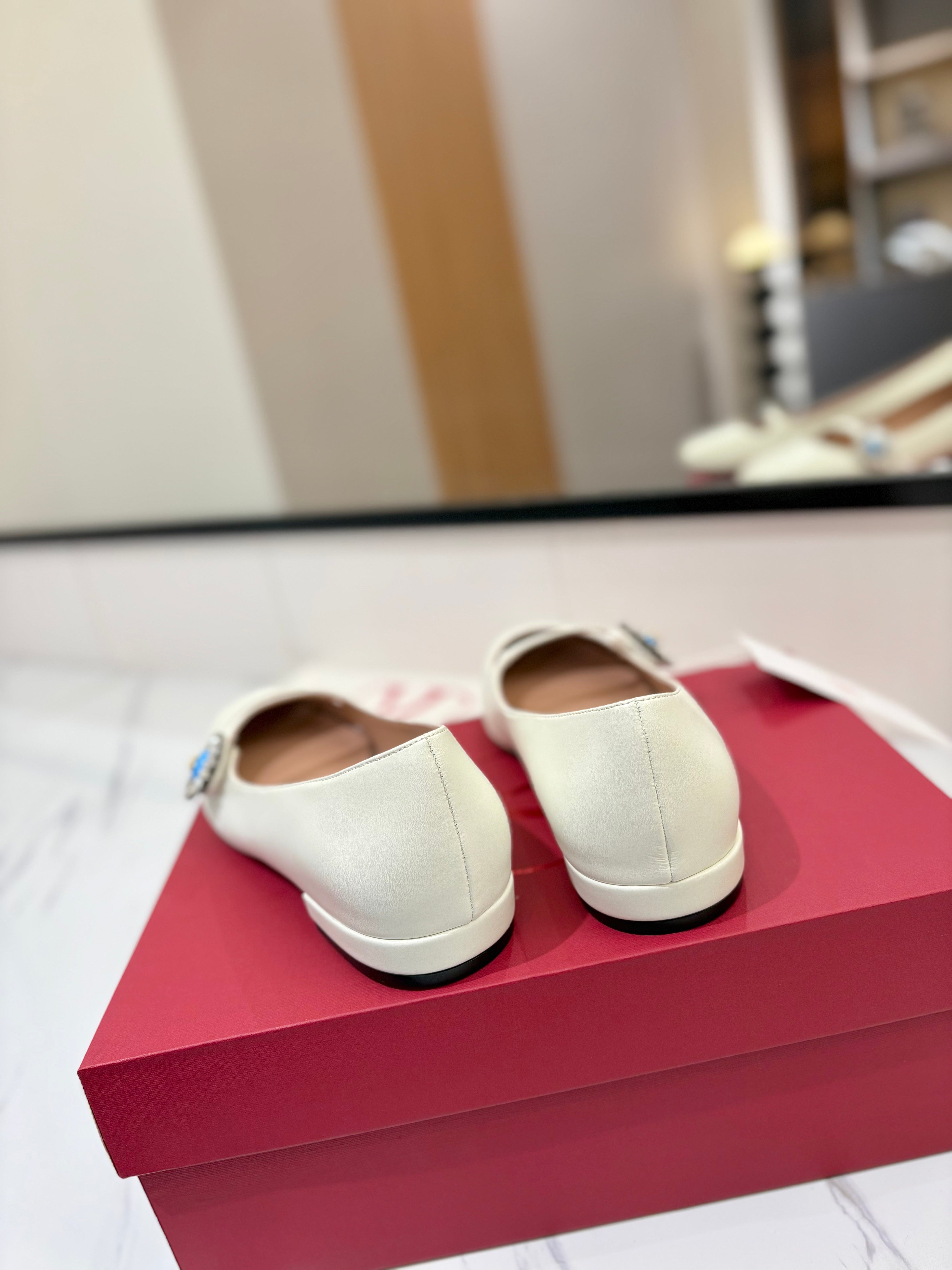 VALENTINO 26S MARY JANE FLATS IN WHITE CALFSKIN WITH CRYSTAL FLOWER