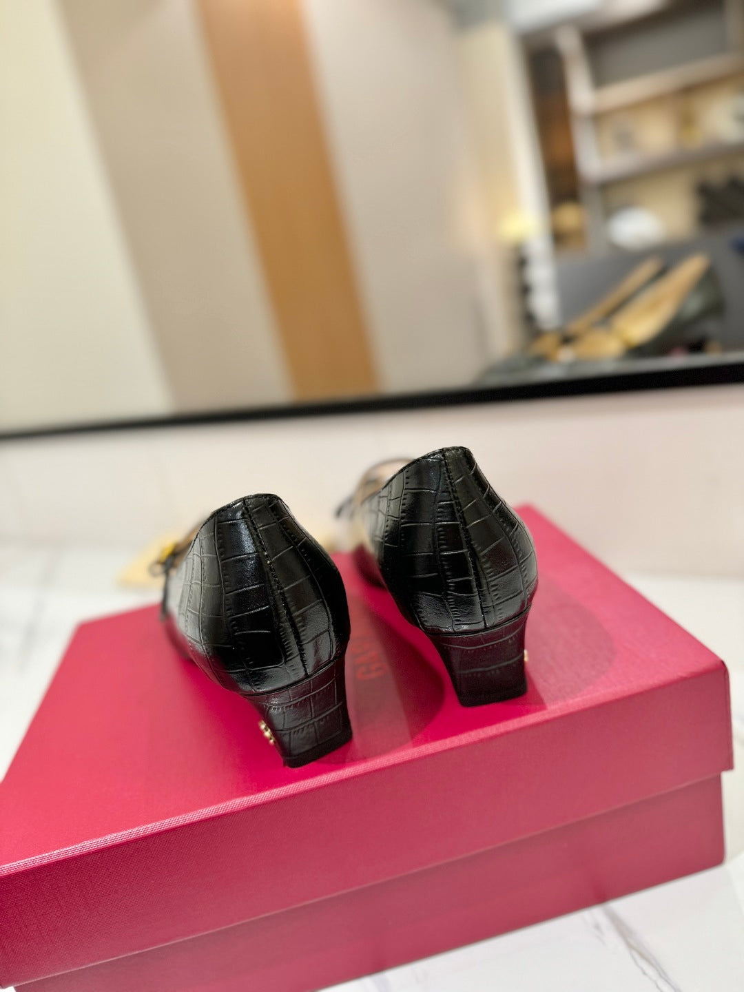 VLTN VLOGO SIGNATURE ROUND-TOE HEELS 25S IN BLACK LAMBSKIN SNAKE-EMBOSSED