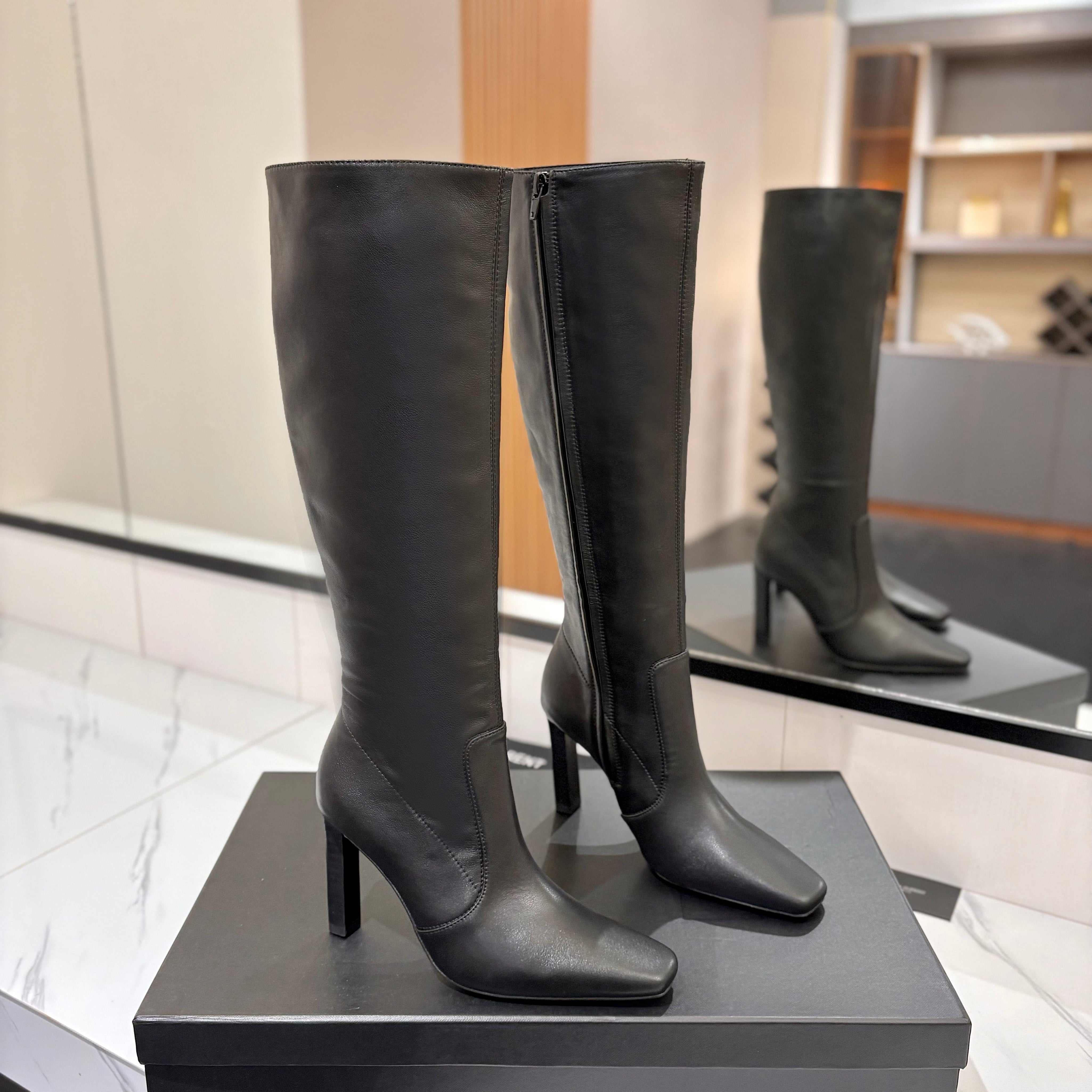 YSL 26S KNEE-HIGH BOOTS 90 MM IN BLACK CALFSKIN