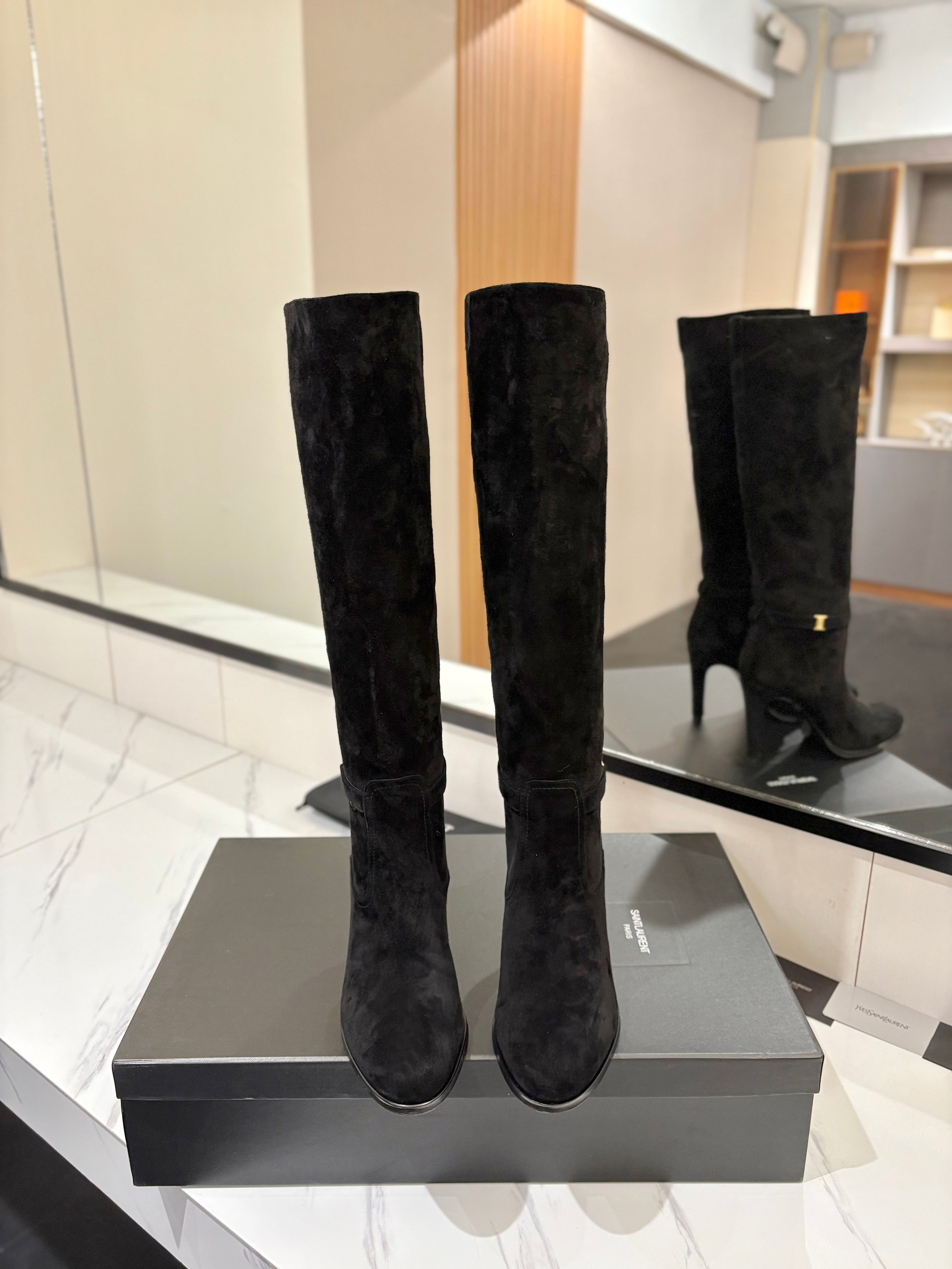 YSL 26S KNEE-HIGH BOOTS 95 MM IN BLACK SUEDE