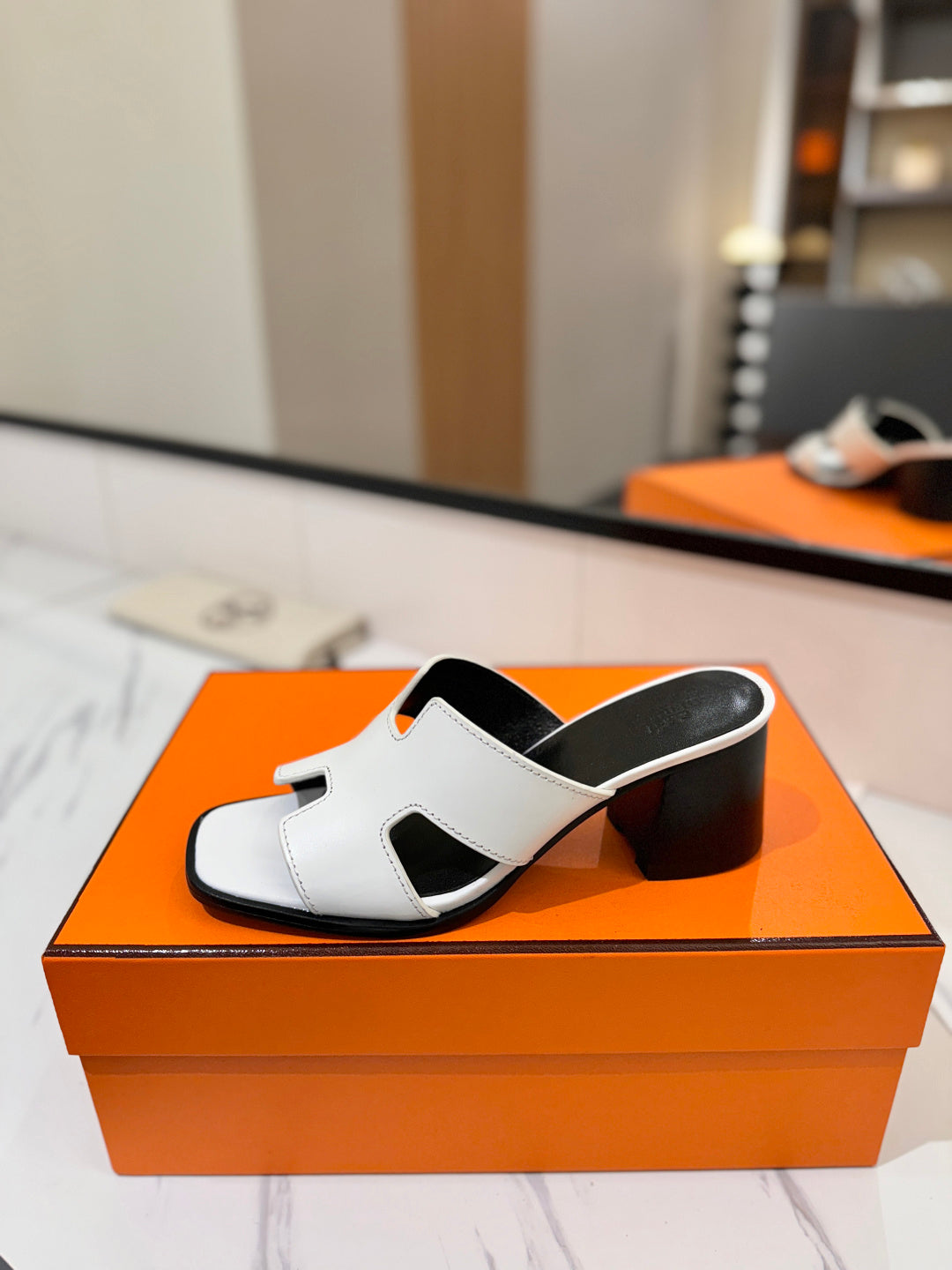 HM 26S HELIA SANDAL 70MM IN WHITE AND BLACK CALFSKIN