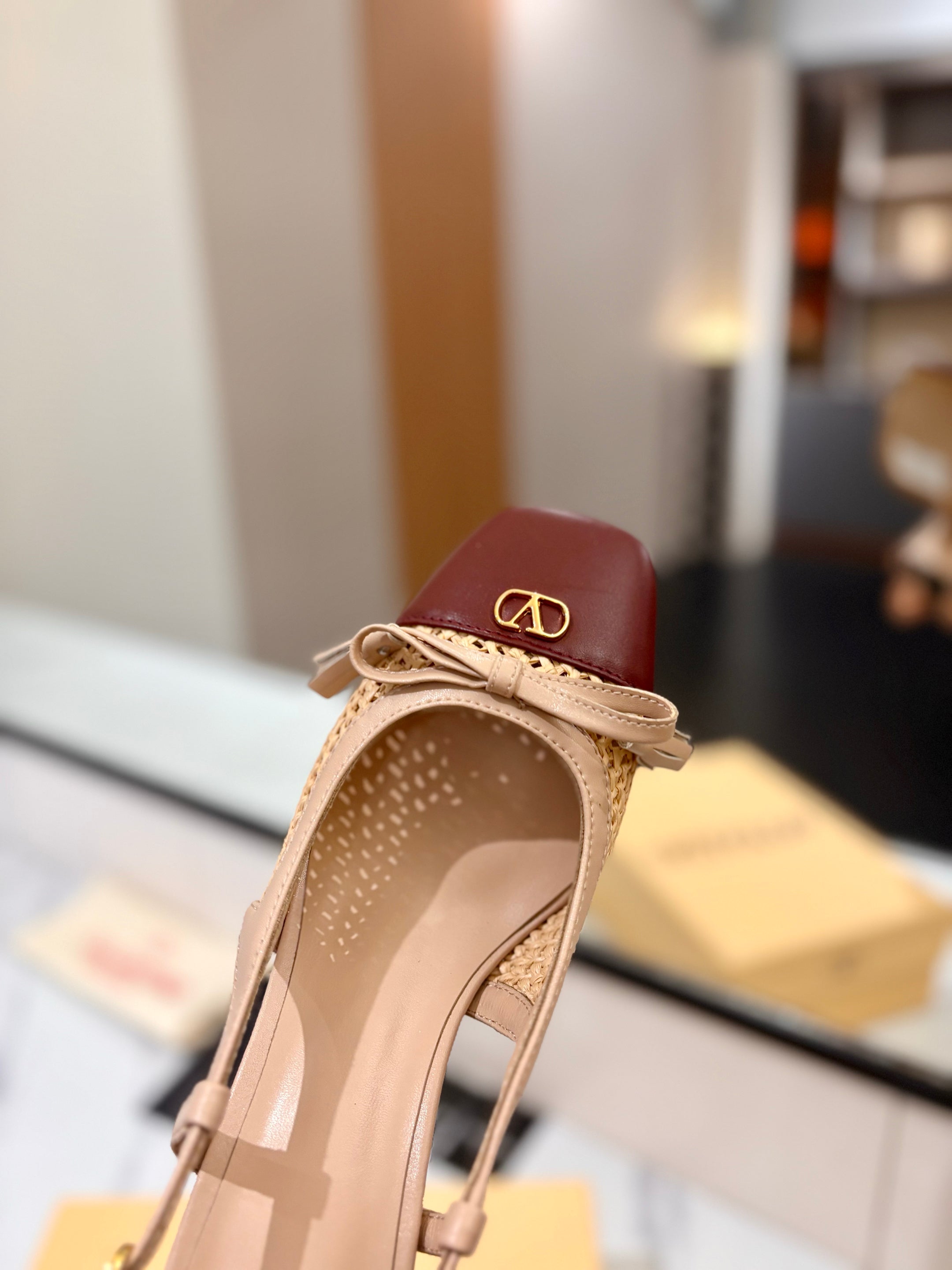 VALENTINO 26S HEELED SLINGBACKS 60 MM IN BEIGE AND BURGUNDY CALFSKIN