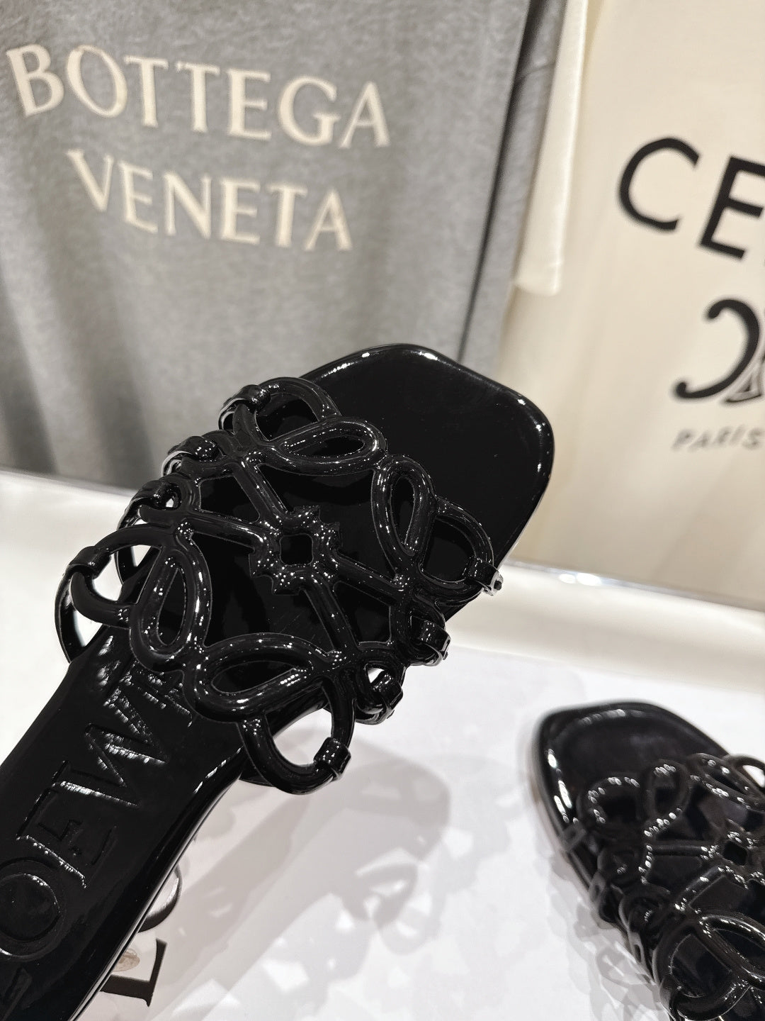 LOEWE 26S PETAL ANAGRAM SLIDE IN BLACK PATENT CALFSKIN
