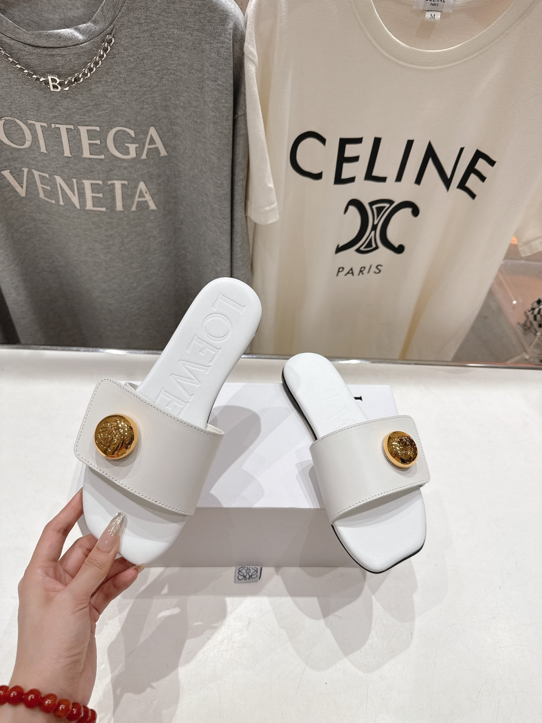 LOEWE 26S PEBBLE SLIDE IN WHITE CALFSKIN GOLD HARDWARE