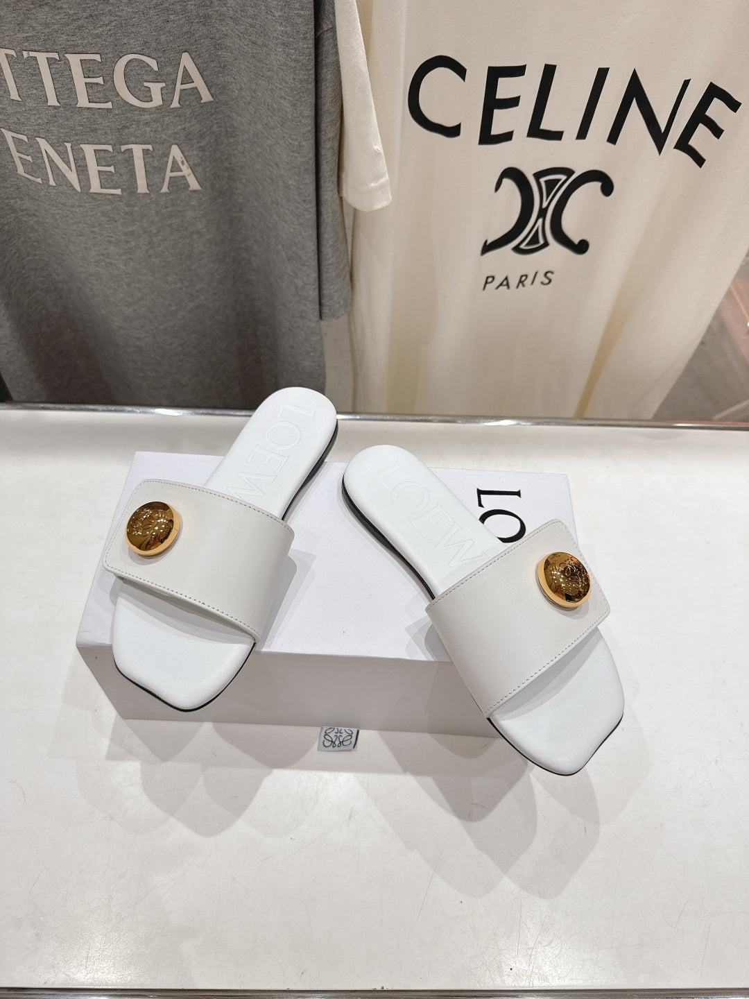 LOEWE 26S PEBBLE SLIDE IN WHITE CALFSKIN GOLD HARDWARE