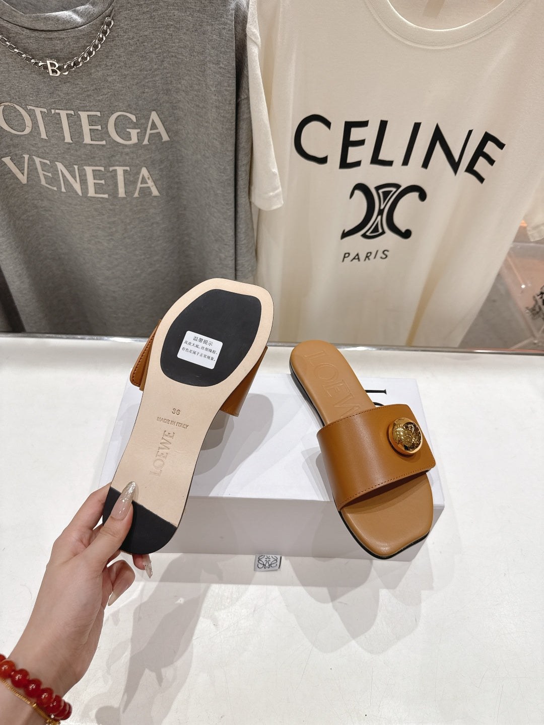 LOEWE 26S PEBBLE SLIDE IN CAMEL BROWN CALFSKIN GOLD HARDWARE