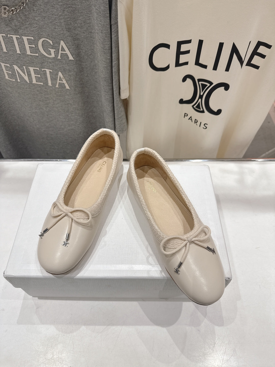 CELINE 26S BALLET FLATS IN CREAM WHITE CALFSKIN WITH BOW