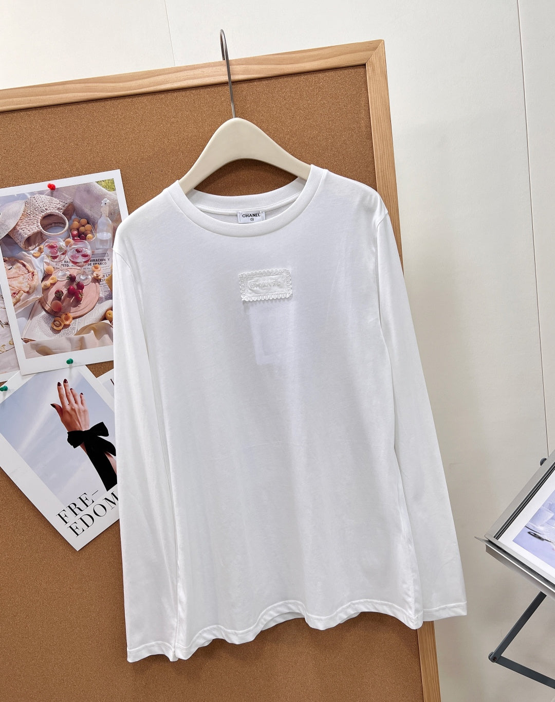 CHANEL 26S LONG SLEEVE CREW NECK T-SHIRT 1626