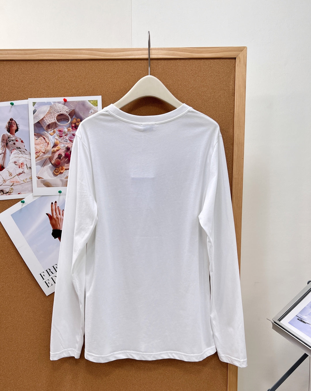CHANEL 26S LONG SLEEVE CREW NECK T-SHIRT 1626
