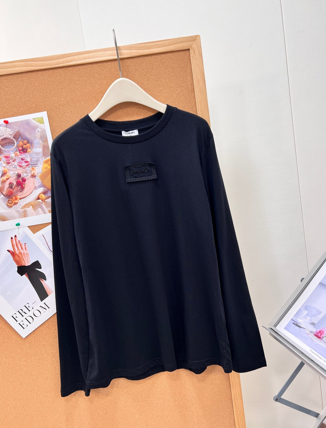 CHANEL 26S LONG SLEEVE CREW NECK T-SHIRT 1625