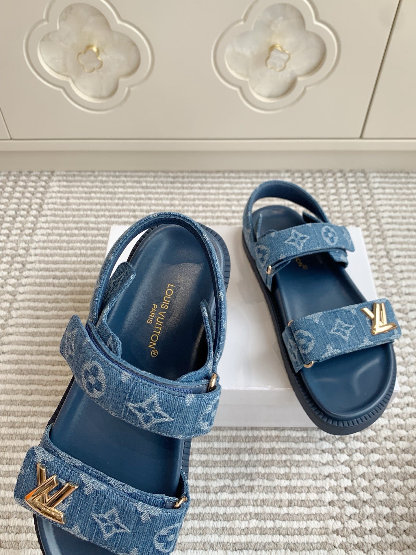LV SANDALS 25S IN BLUE DENIM AND CALFSKIN WITH GOLD HARDWARE