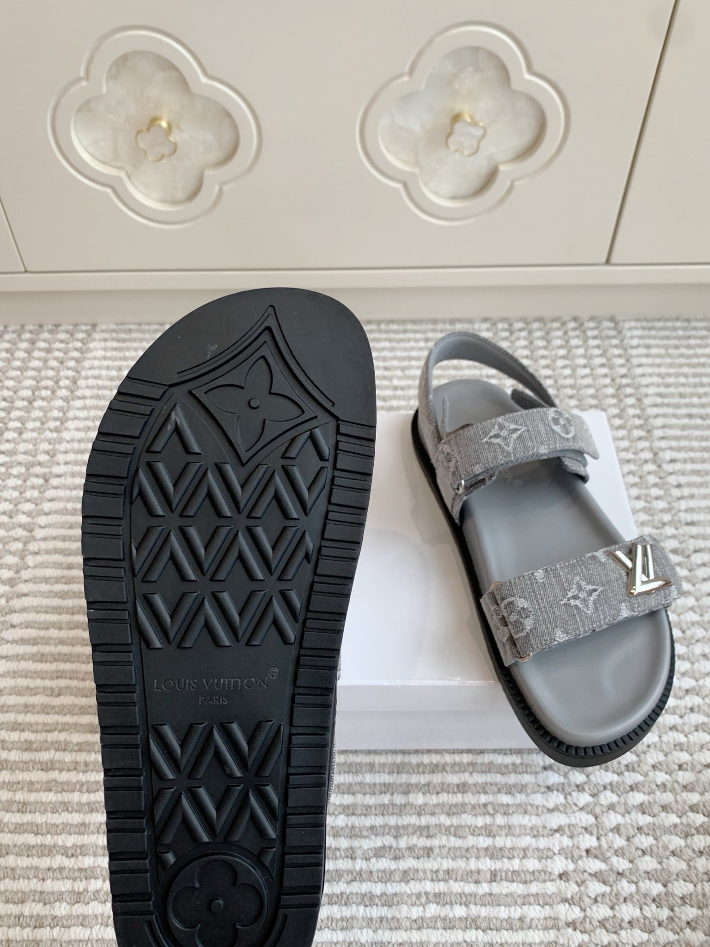 LV SANDALS 25S IN GREY DENIM AND CALFSKIN WITH SILVER HARDWARE