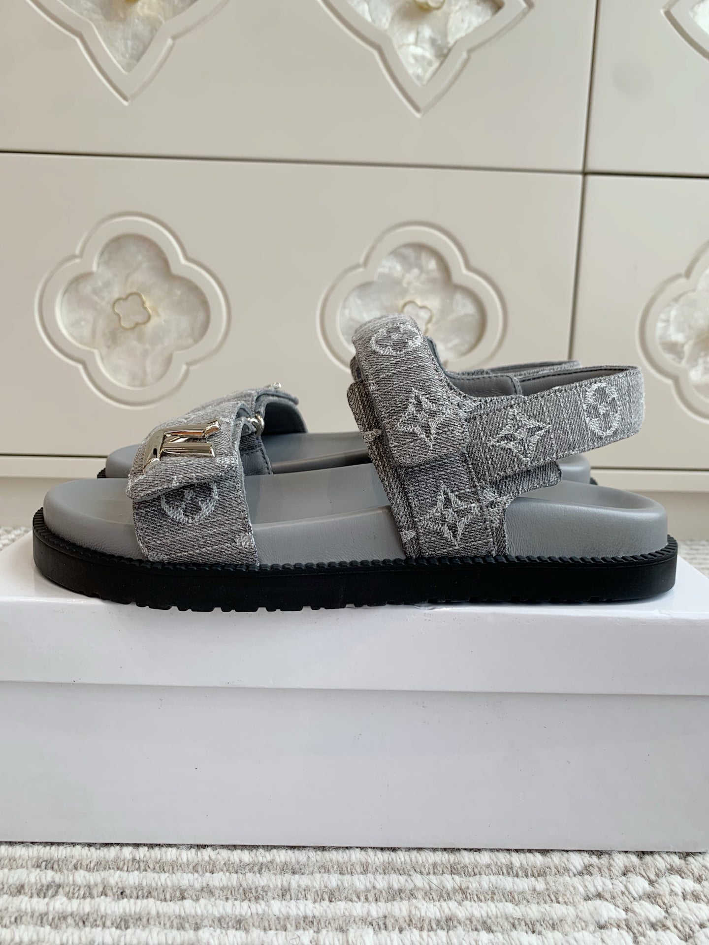 LV SANDALS 25S IN GREY DENIM AND CALFSKIN WITH SILVER HARDWARE