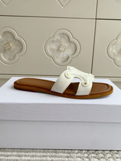 CELINE 26S TRIOMPHE SLIDE SANDALS IN IVORY WHITE CALFSKIN WITH TAN BROWN FOOTBED