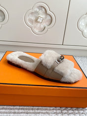HM 25S GIULIA SANDAL IN PALE BEIGE GRAY SHEARLING WITH SILVER HARDWARE