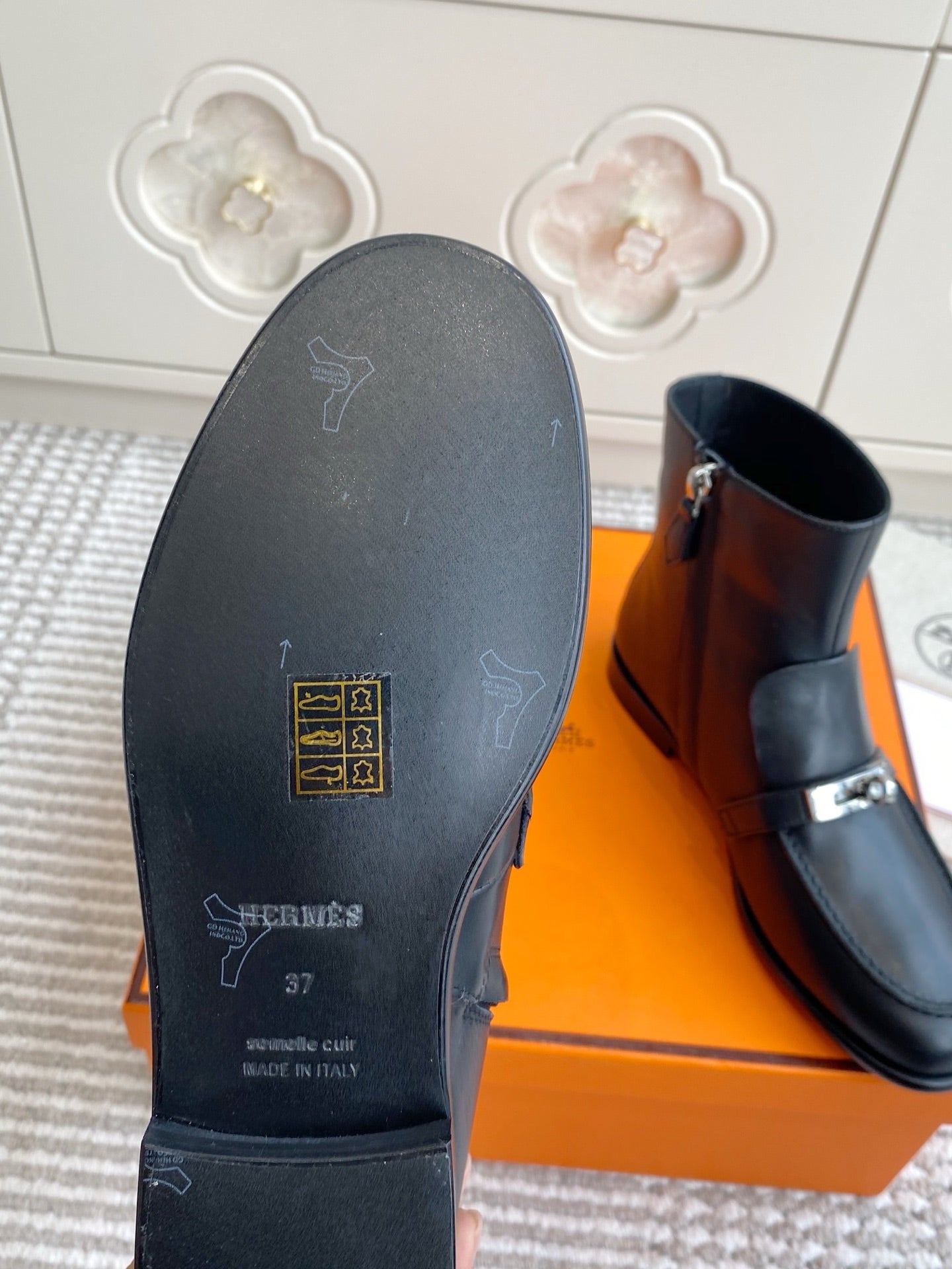 HM 25S KELSY ANKLE BOOT IN BLACK LAMBSKIN WITH SILVER HARDWARE