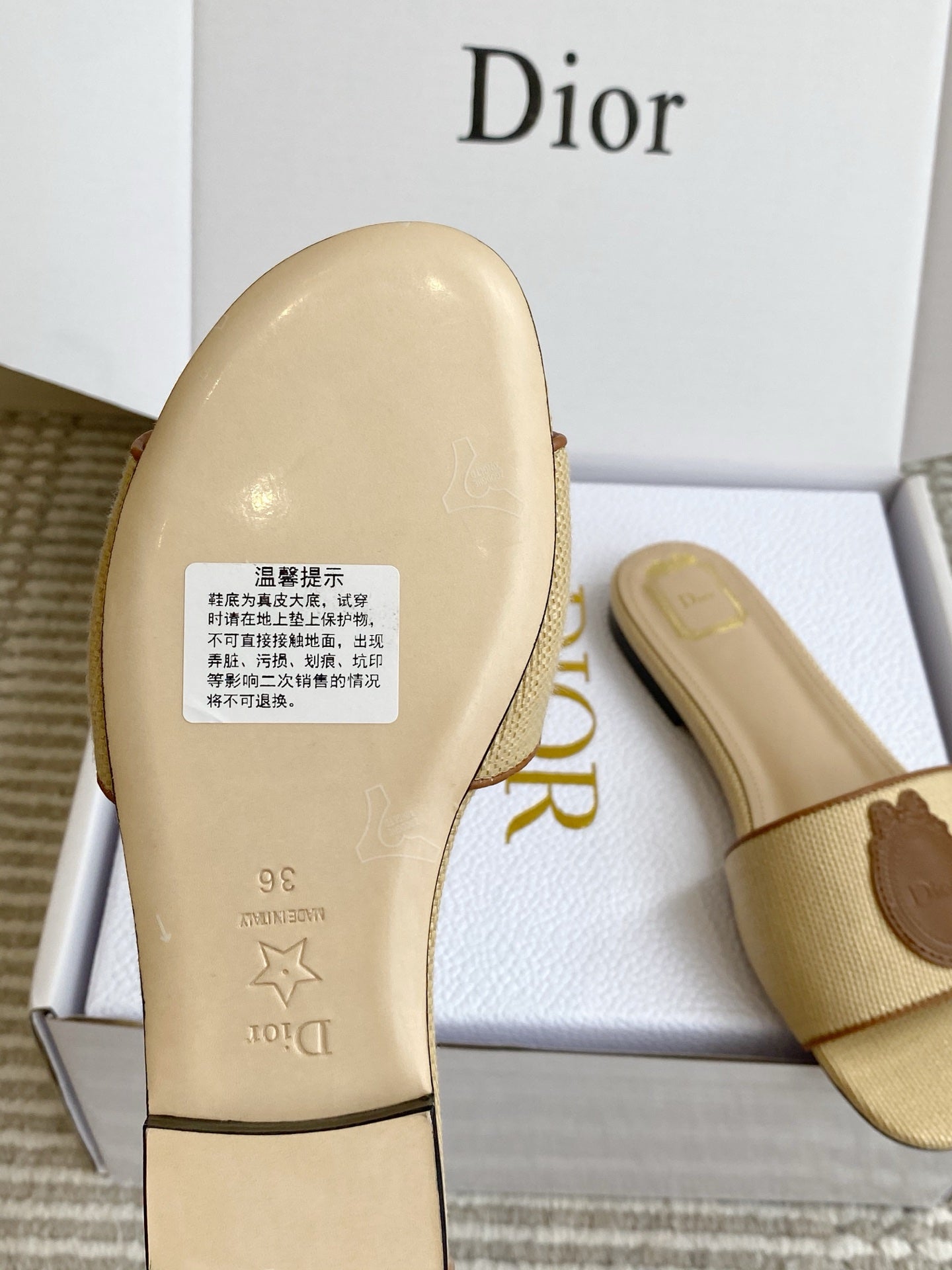 DIOR 26S D-BADGE FLAT SLIDE SANDALS IN BEIGE RAFFIA AND BROWN CALFSKIN