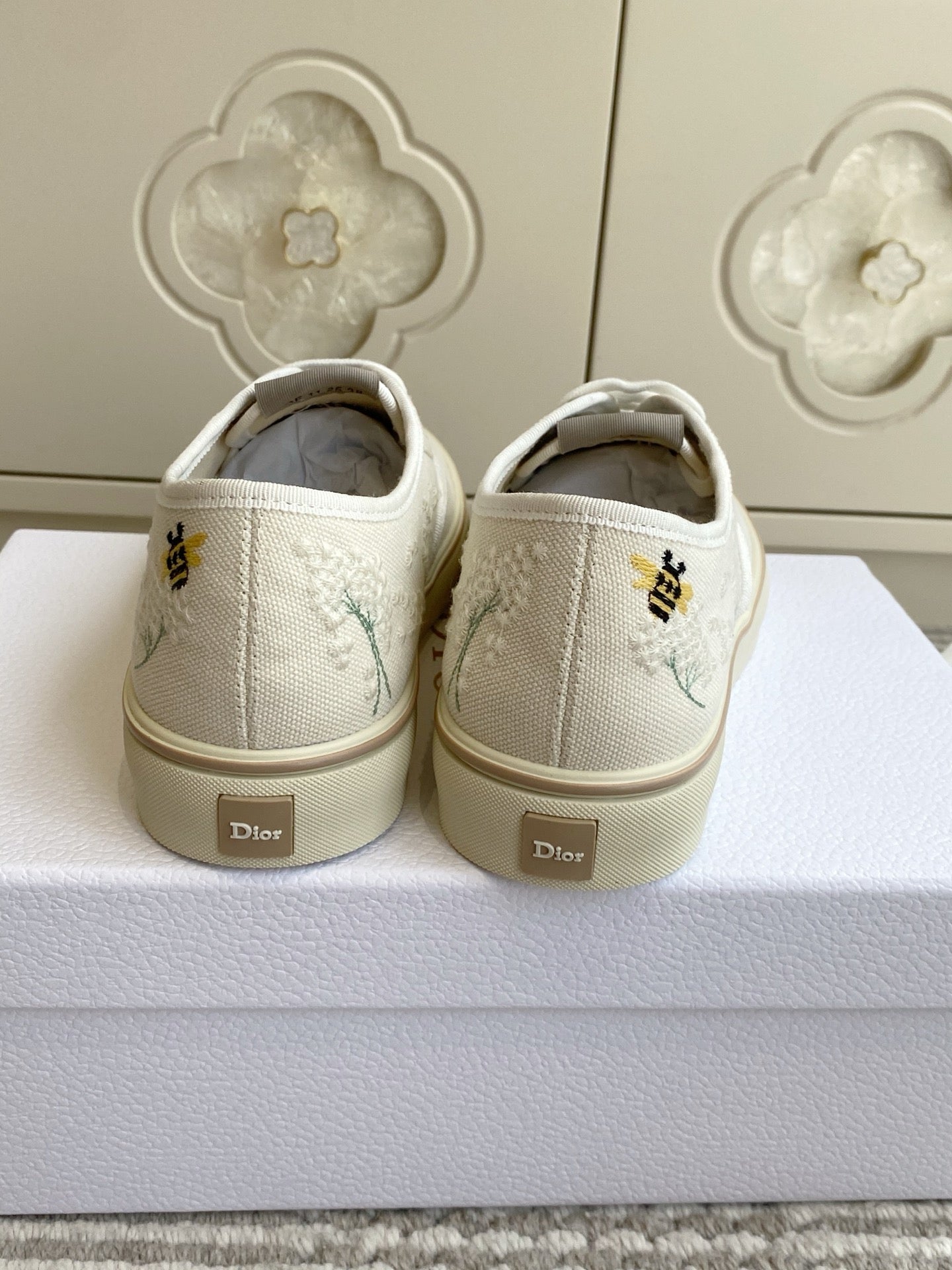 DIOR 26S LOW TOP SNEAKERS IN BEIGE CANVAS