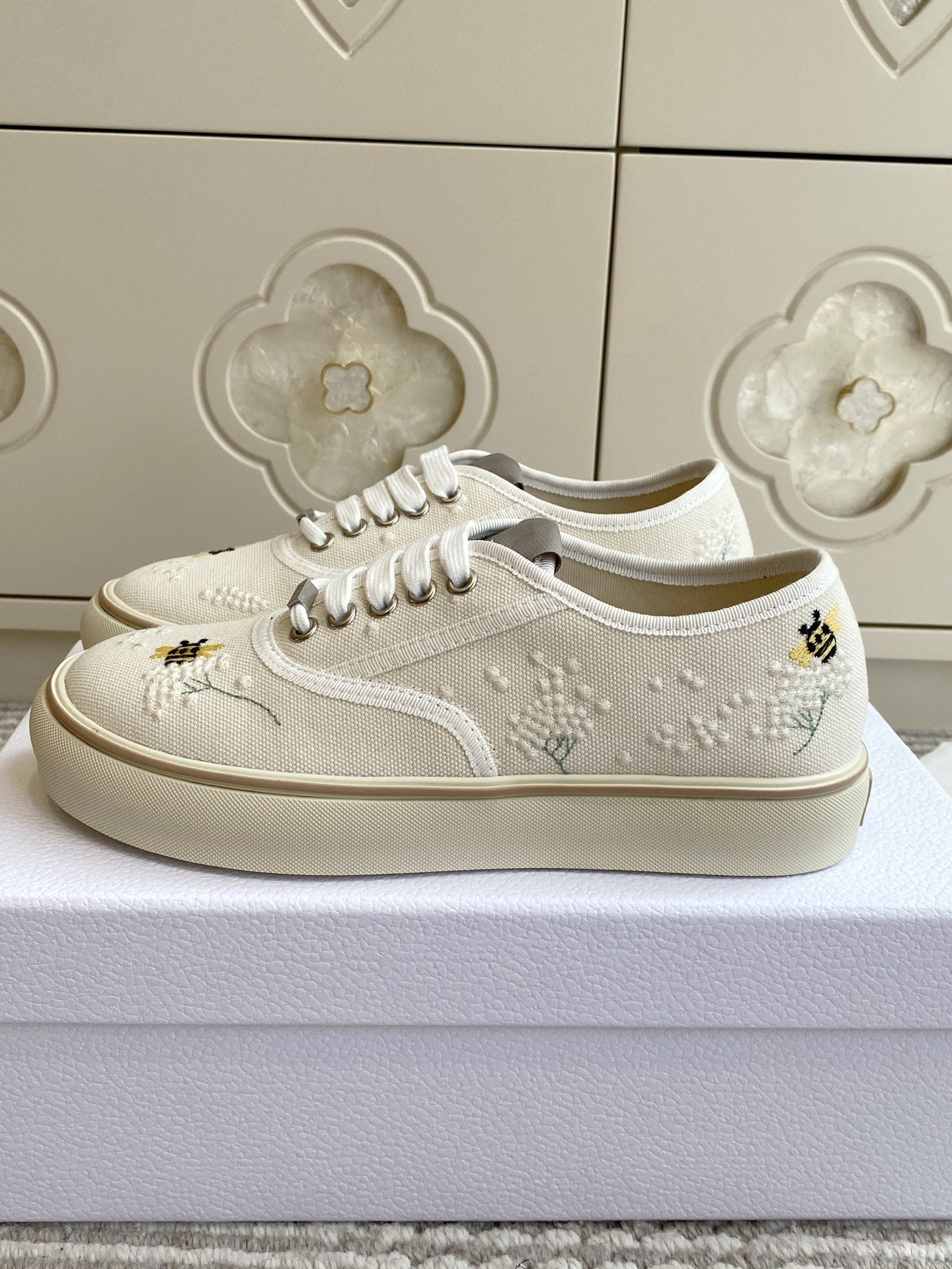 DIOR 26S LOW TOP SNEAKERS IN BEIGE CANVAS