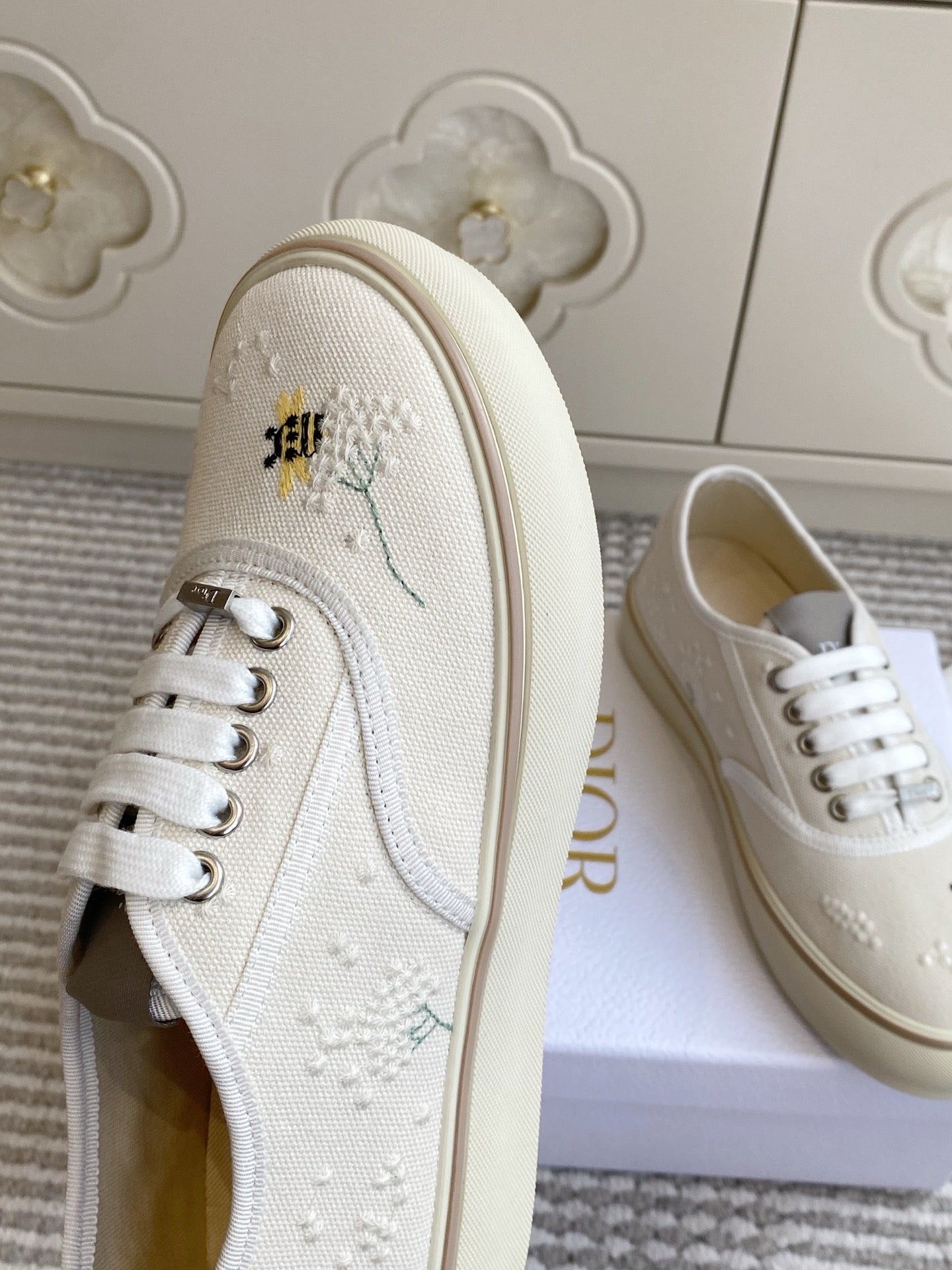 DIOR 26S LOW TOP SNEAKERS IN BEIGE CANVAS